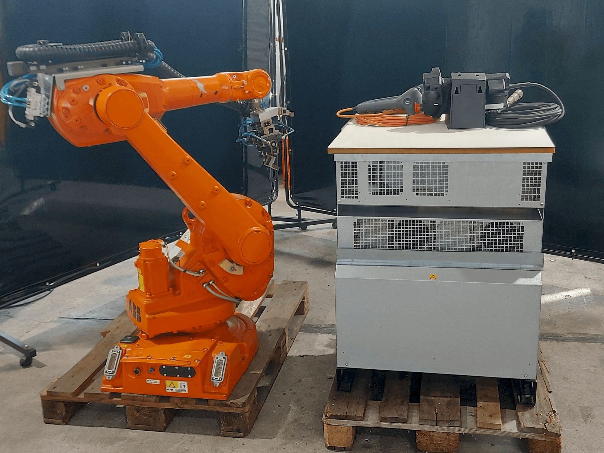 Mašīnas ABB IRB1600 pretskats