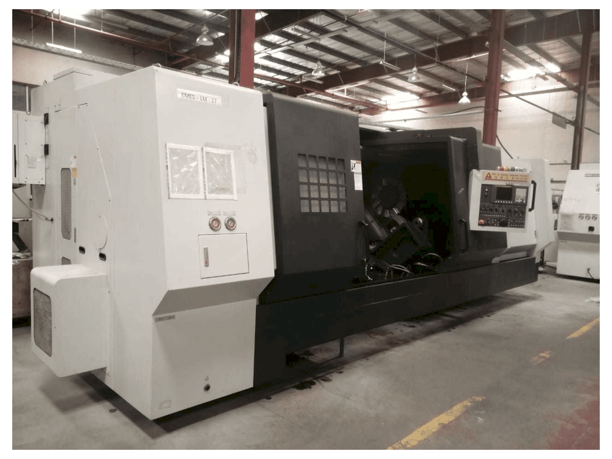 Mašīnas YOU JI YH 50/300 kreisās malas skats