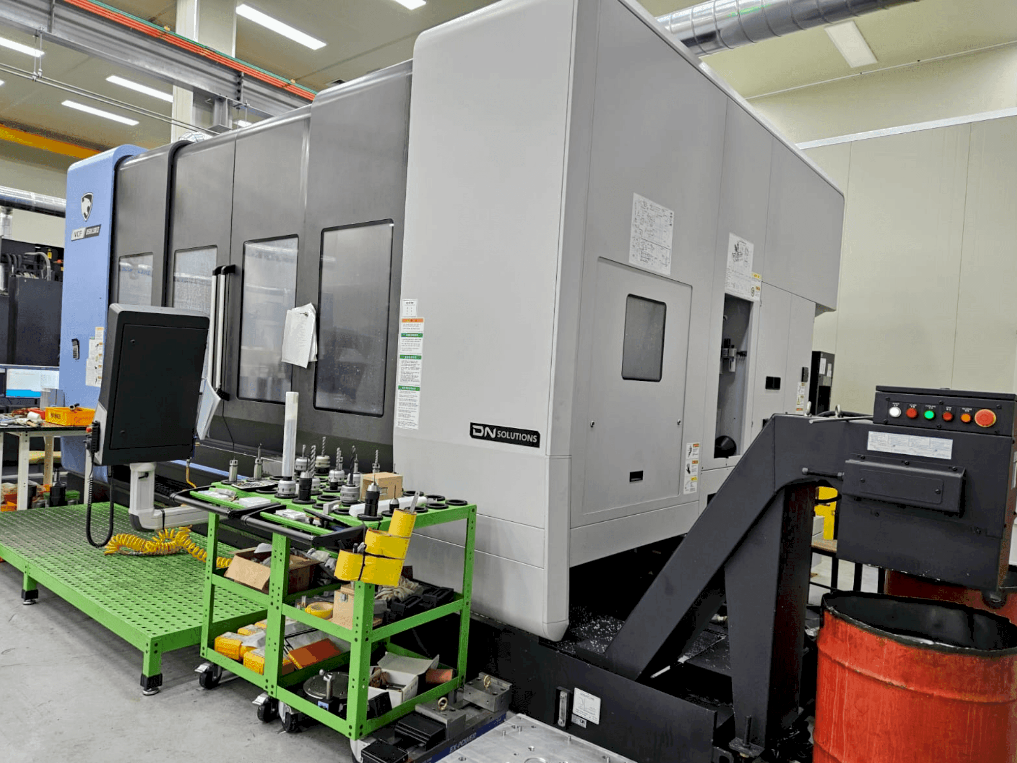 Mašīnas DN SOLUTIONS VCF 850LSRII pretskats