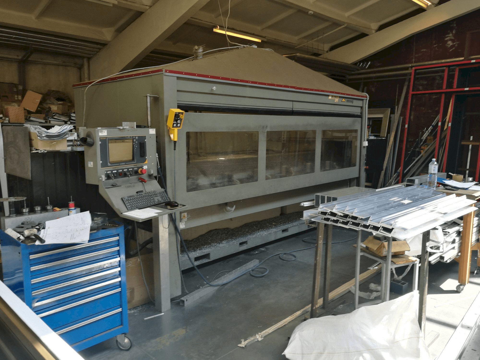 Mašīnas Aluma Phantomatic T4 A pretskats