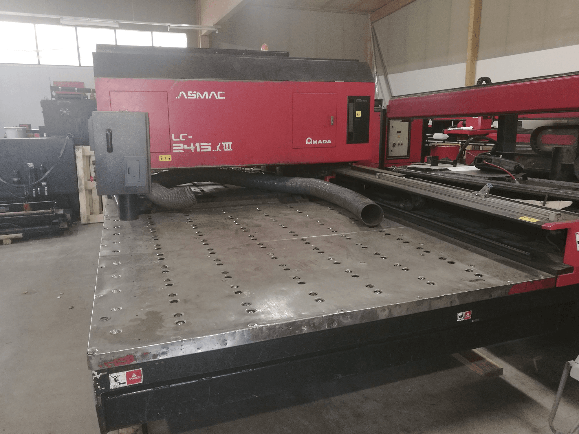 Mašīnas AMADA LC 2415 α3 pretskats