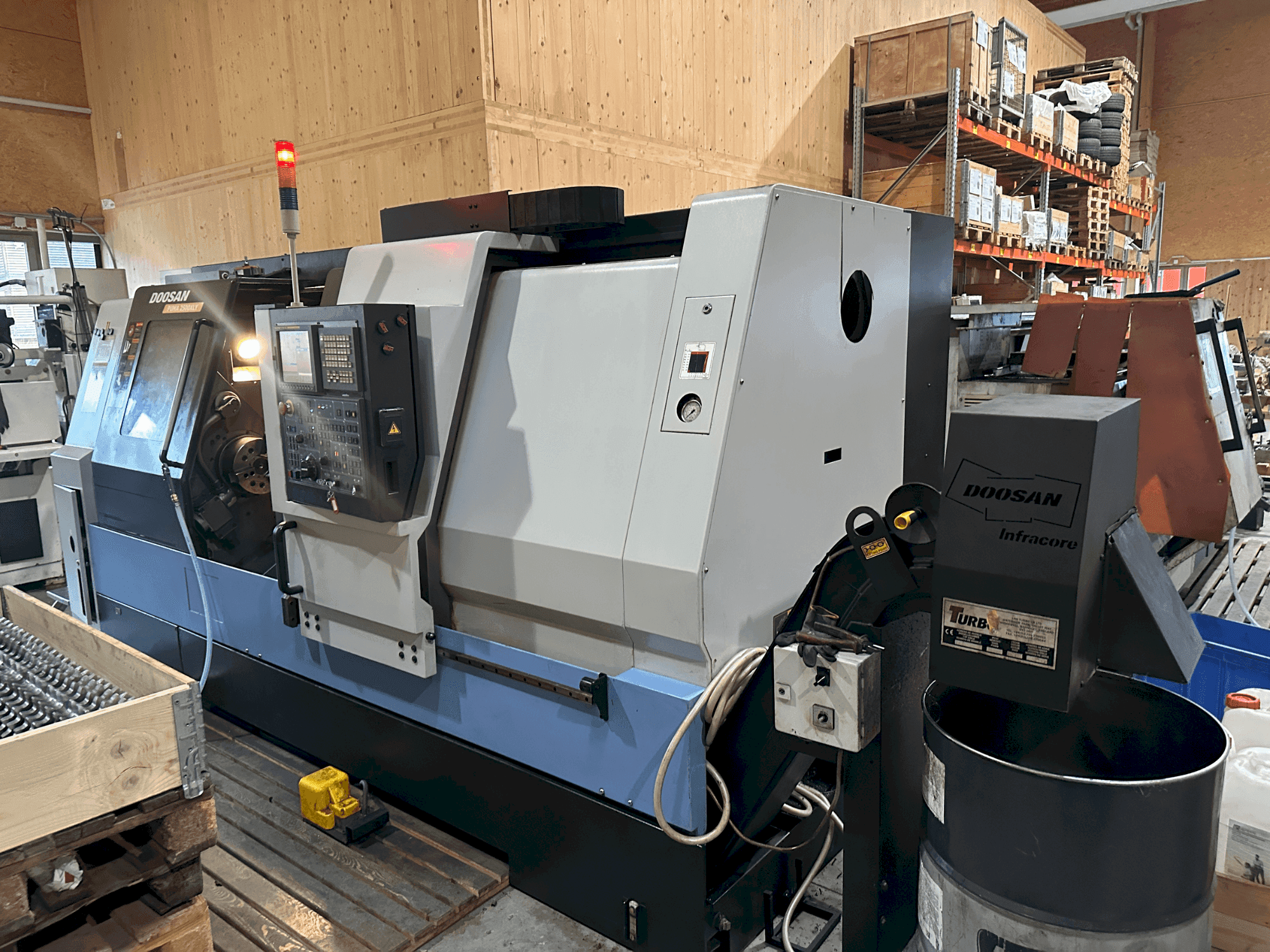 Mašīnas DOOSAN Puma 2500XLY pretskats