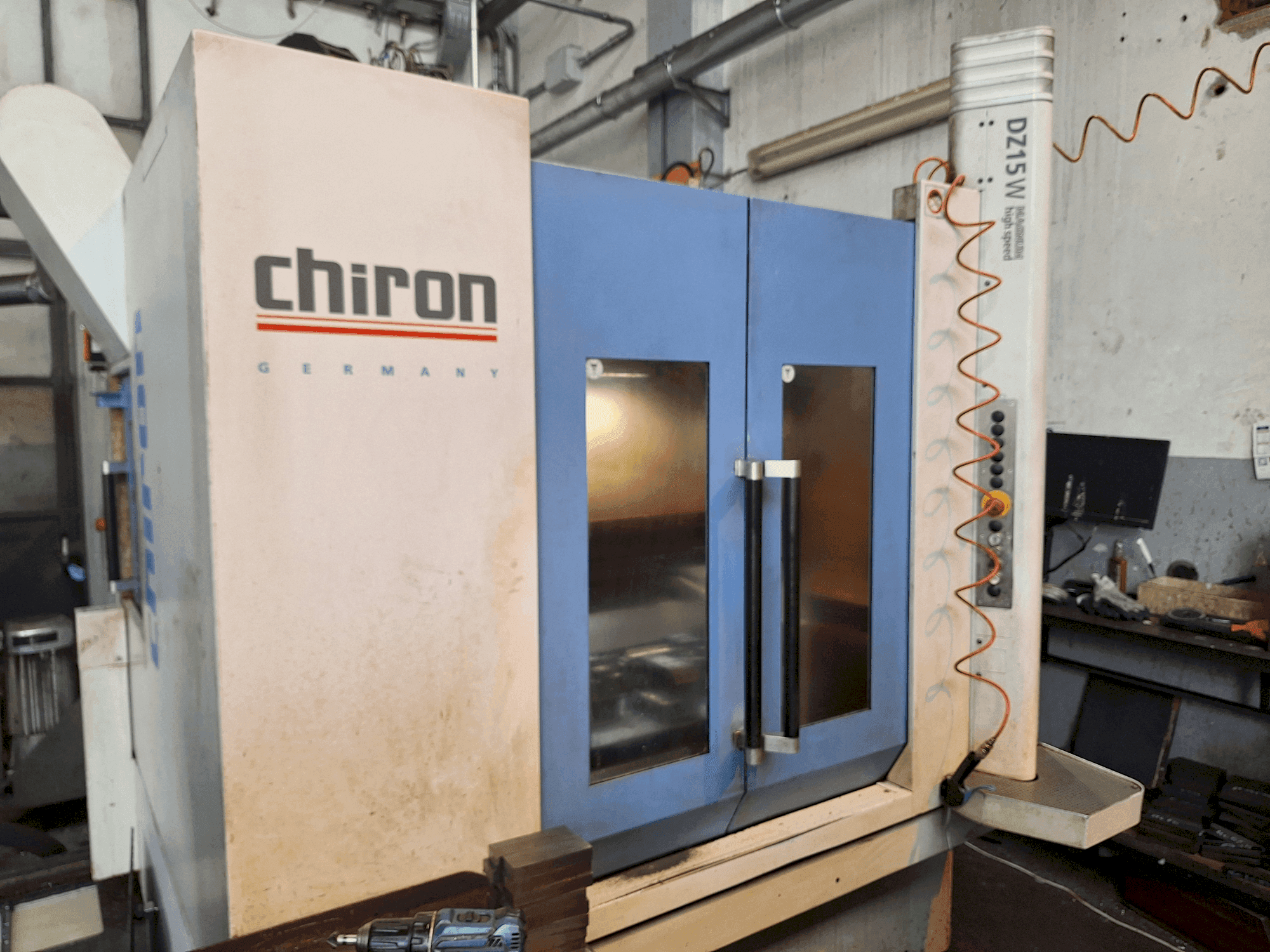 Mašīnas CHIRON DZ15W Magnum pretskats