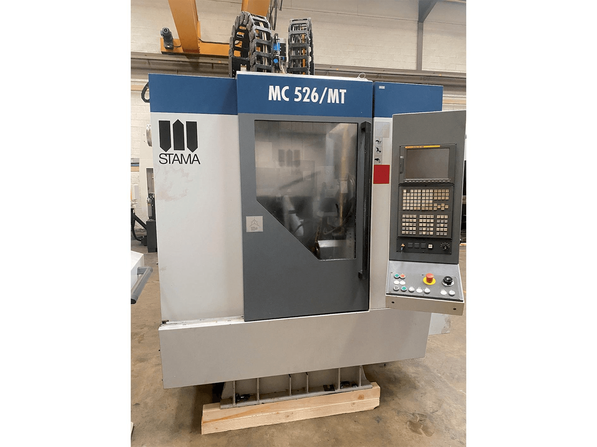 Mašīnas STAMA MC 526 pretskats
