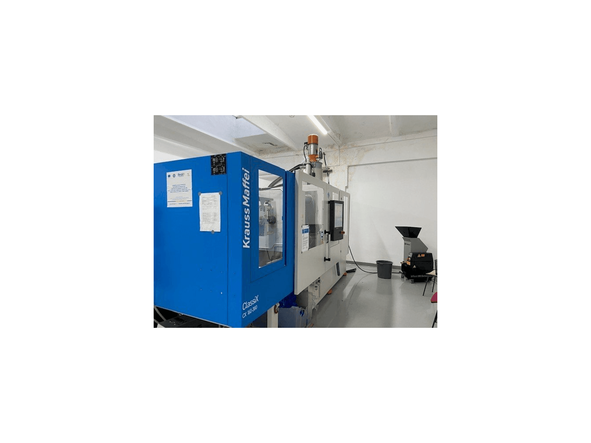 Mašīnas Krauss Maffei ClassiX CX 160-380 kreisās malas skats