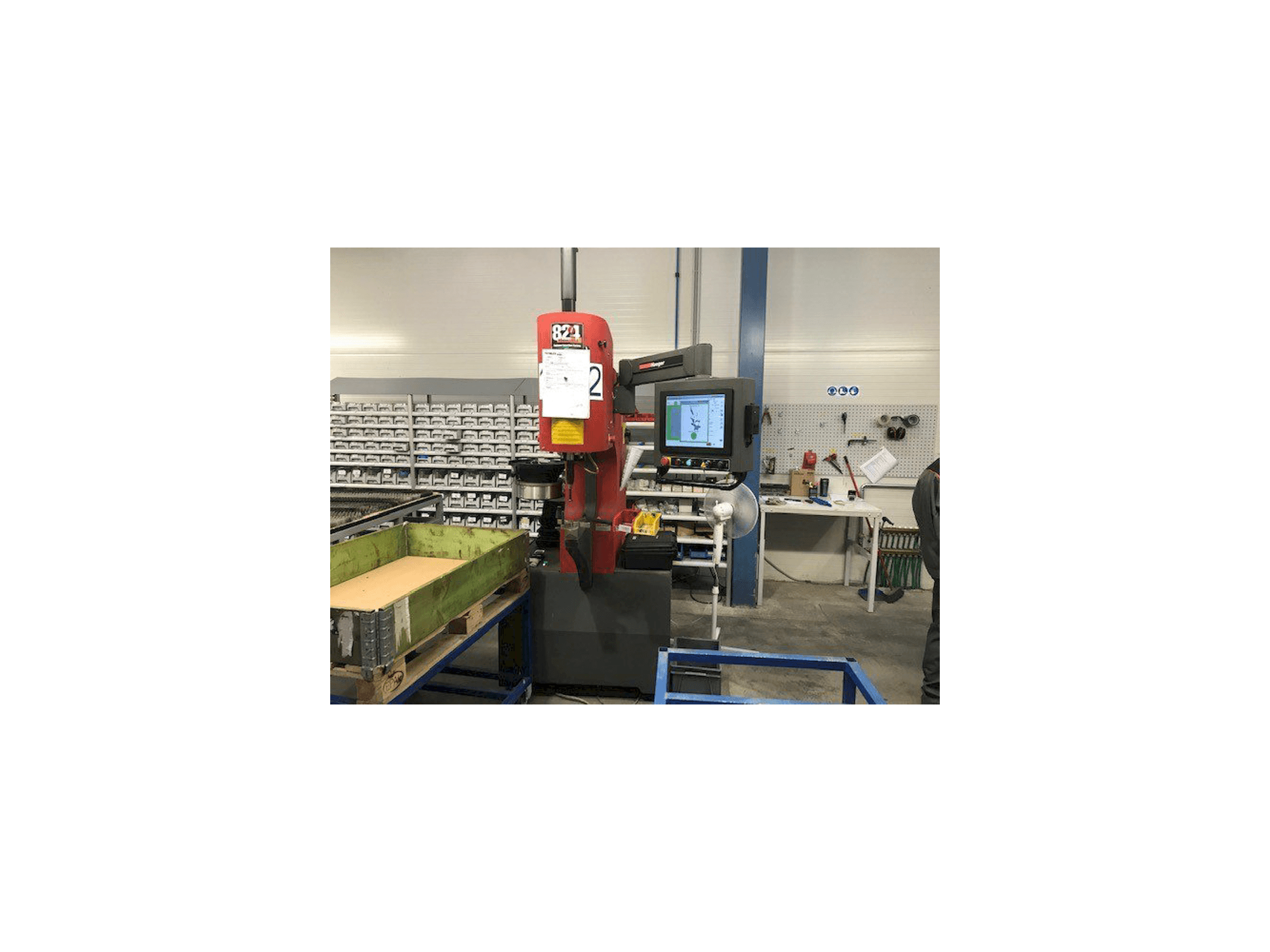 Mašīnas Haeger WT-824 4e kreisās malas skats