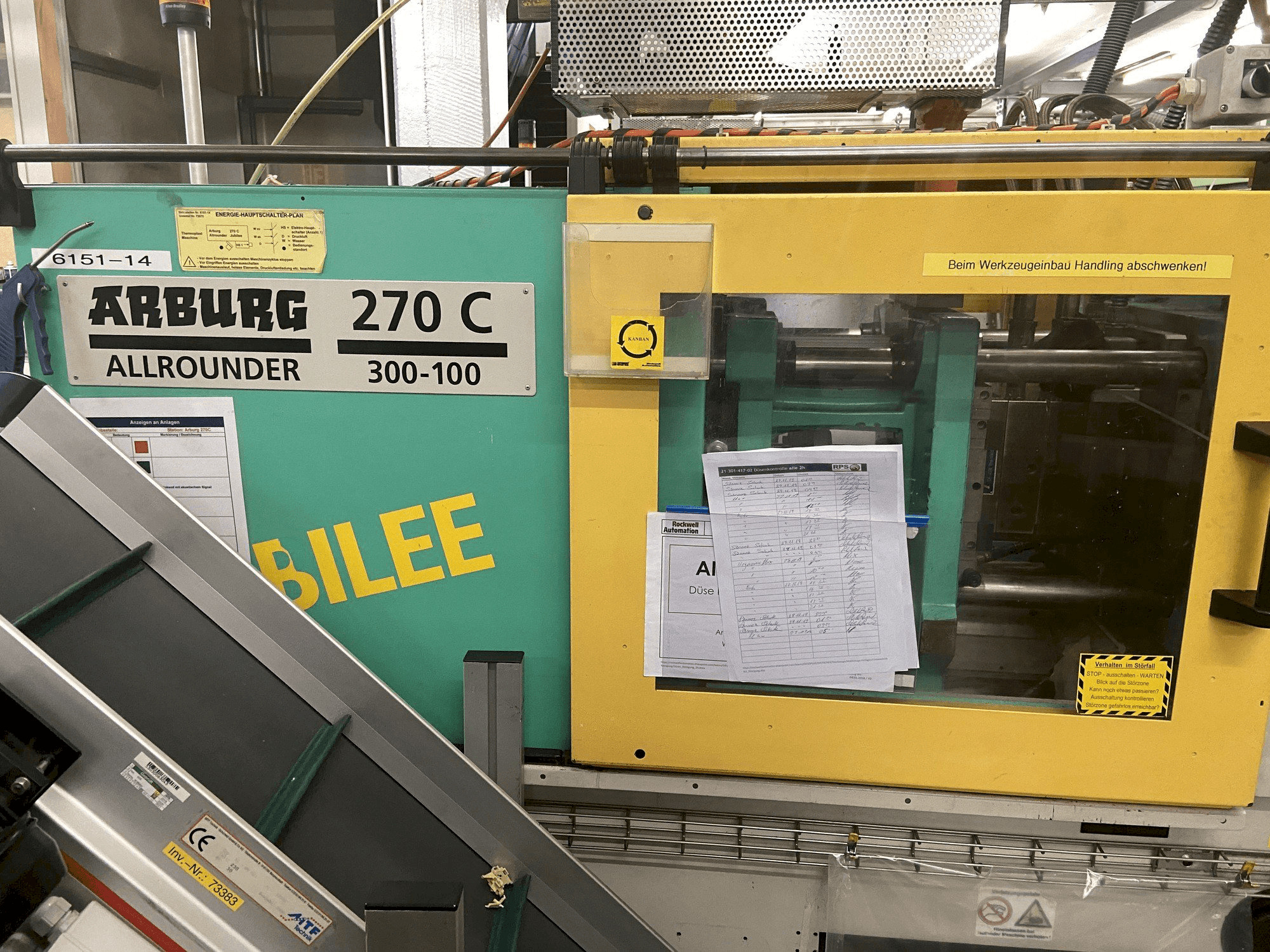 Mašīnas Arburg 270 C 300-100 pretskats