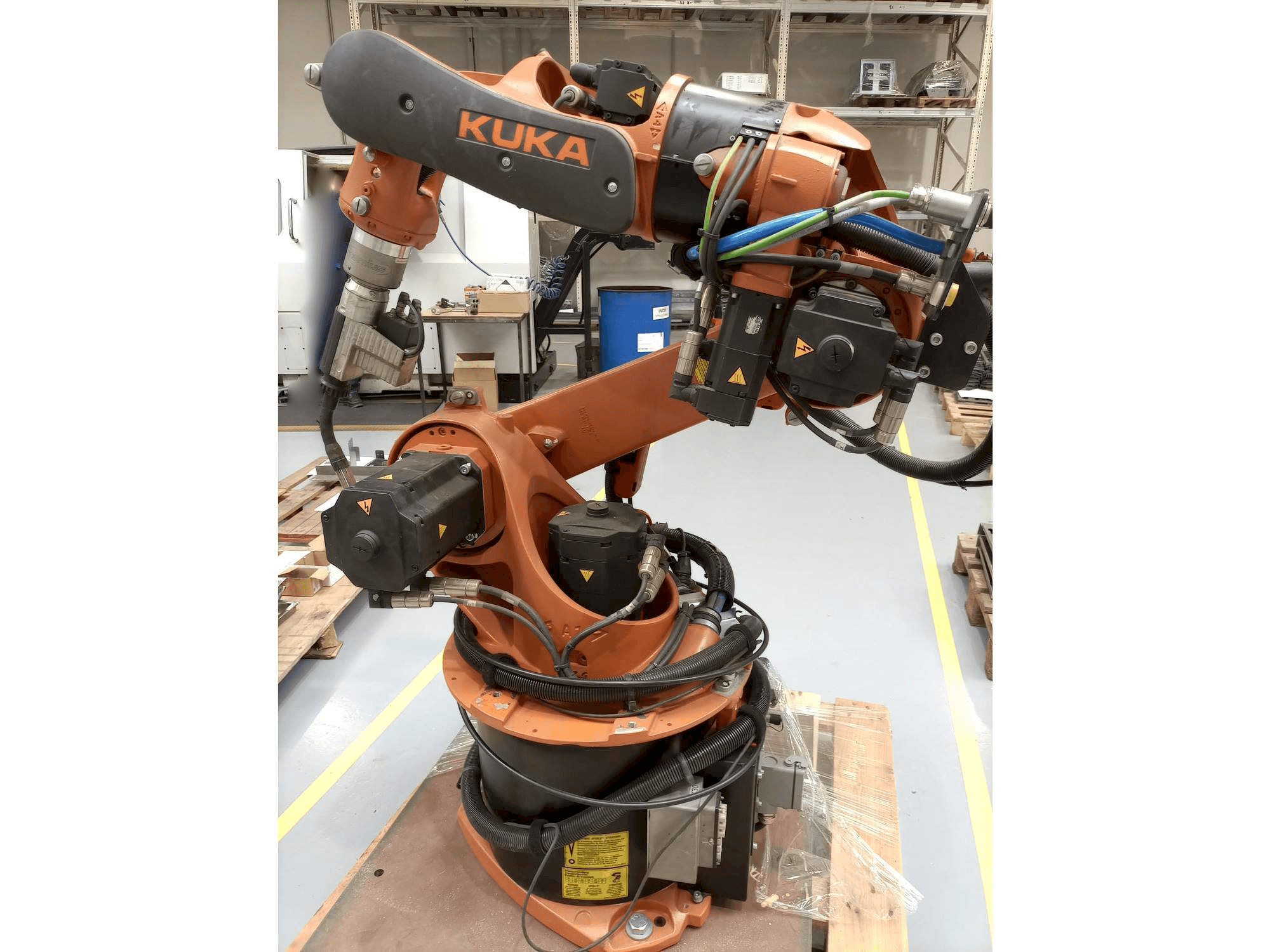 Mašīnas KUKA KR16 ARC HW pretskats