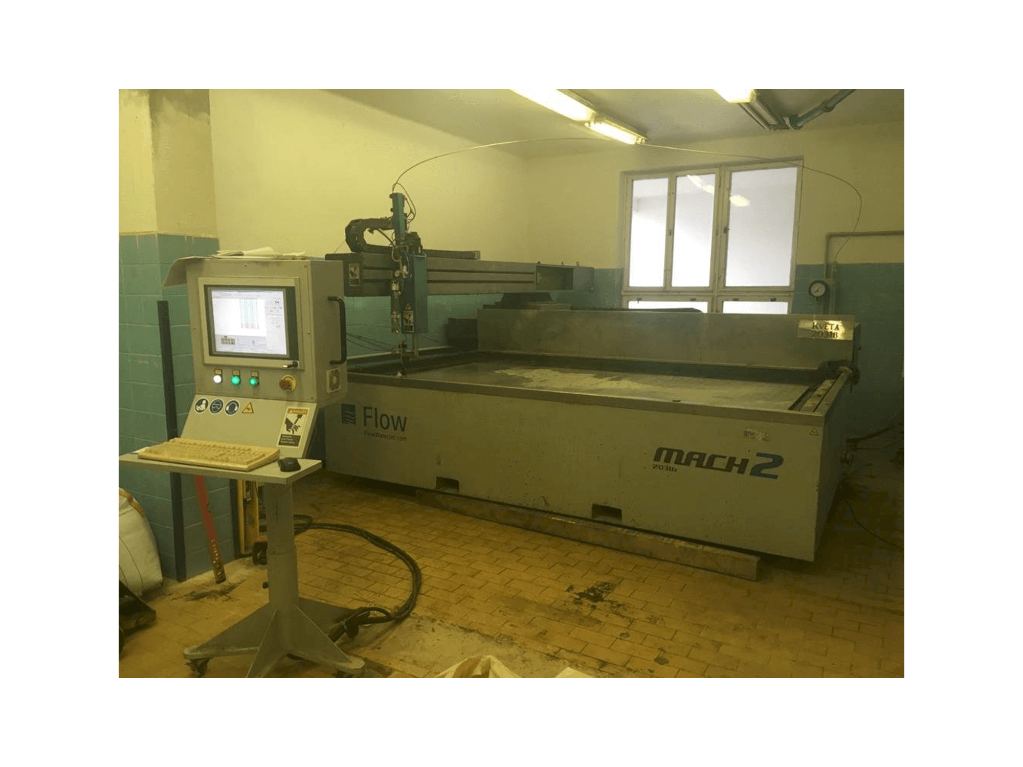 Mašīnas Flow Mach 2-3120b pretskats