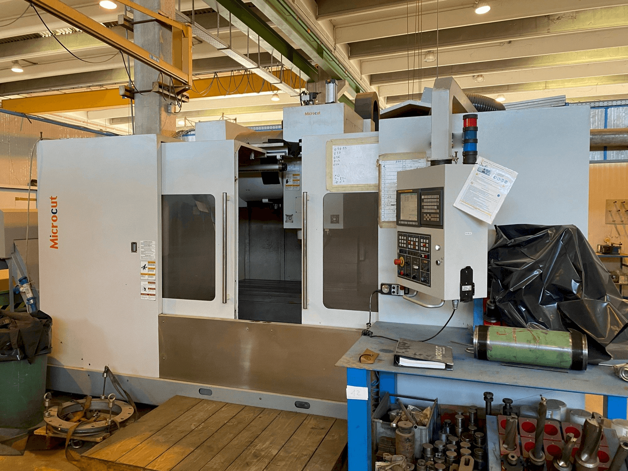 Mašīnas MICROCUT VMC-1600F pretskats