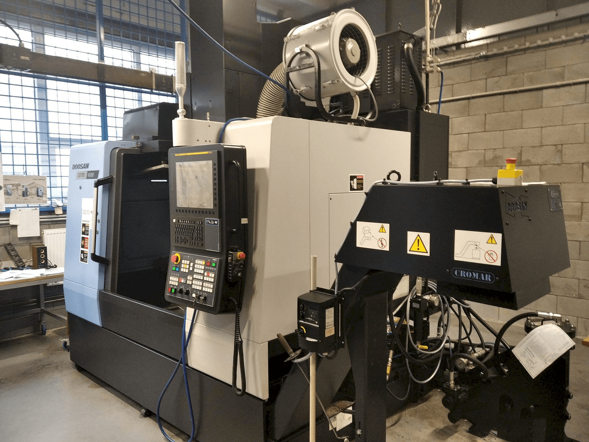 Mašīnas DOOSAN DNM 4500 pretskats