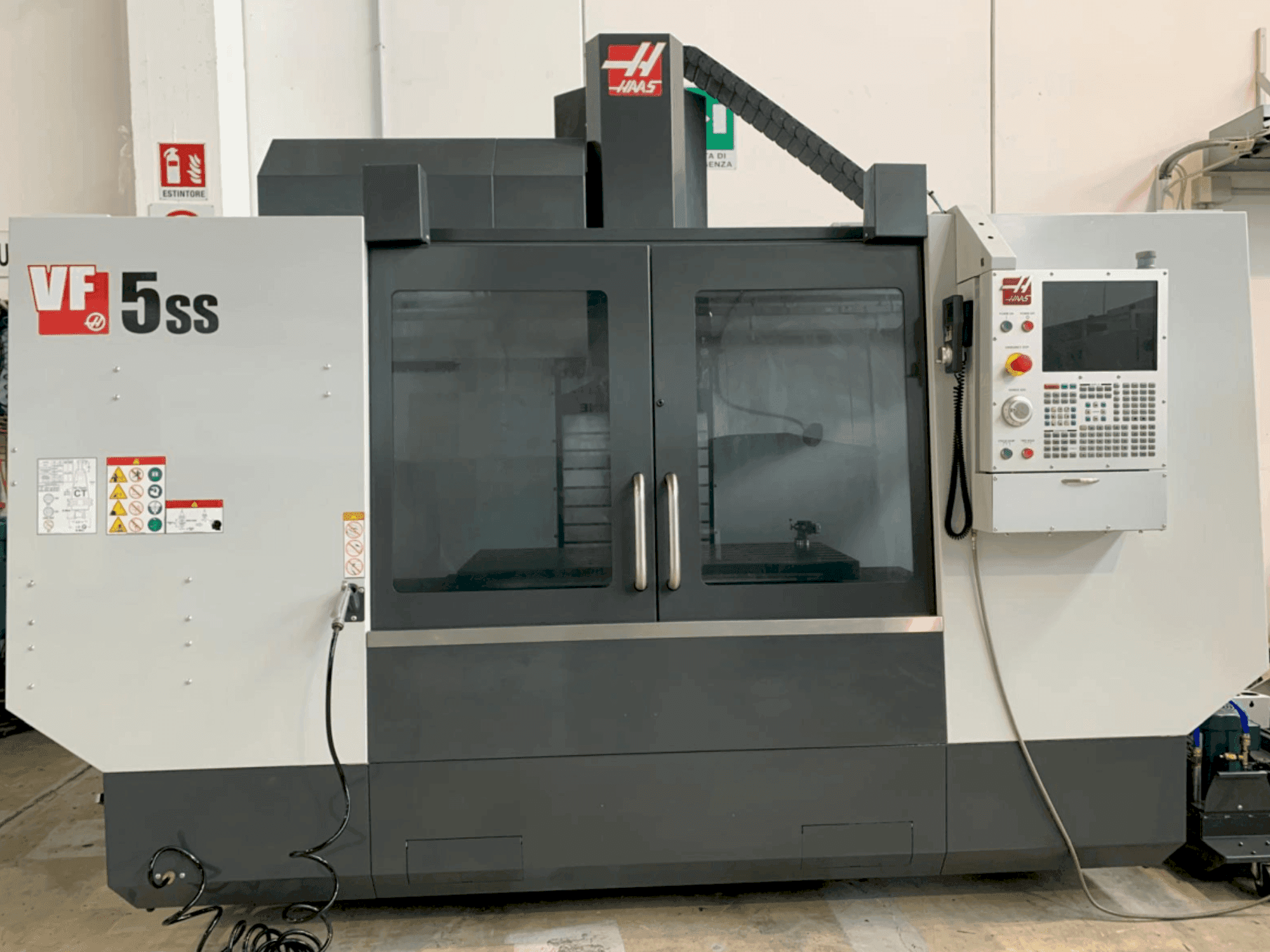 Mašīnas HAAS VF5SS pretskats
