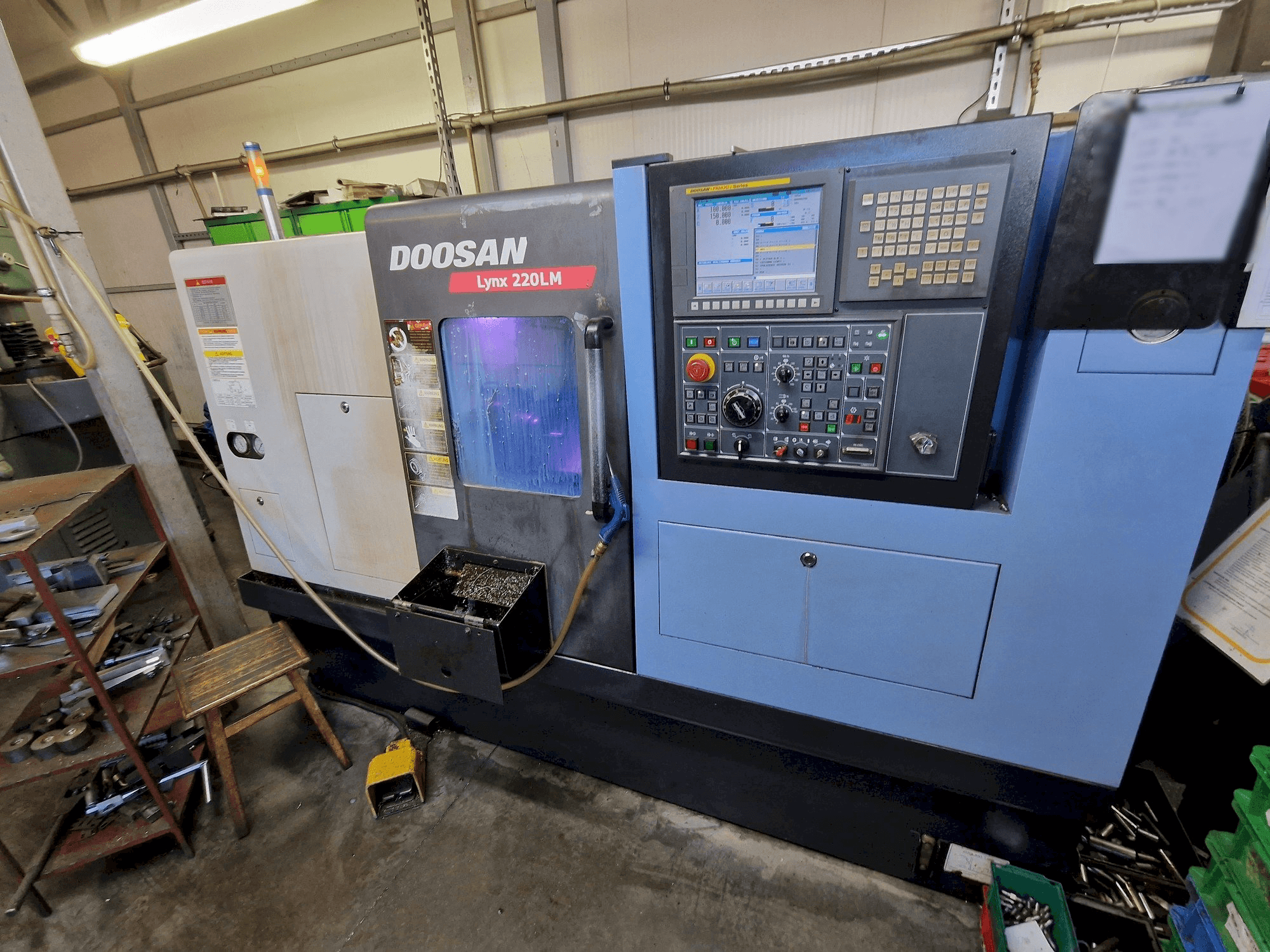 Mašīnas Doosan LYNX 220 LMC pretskats