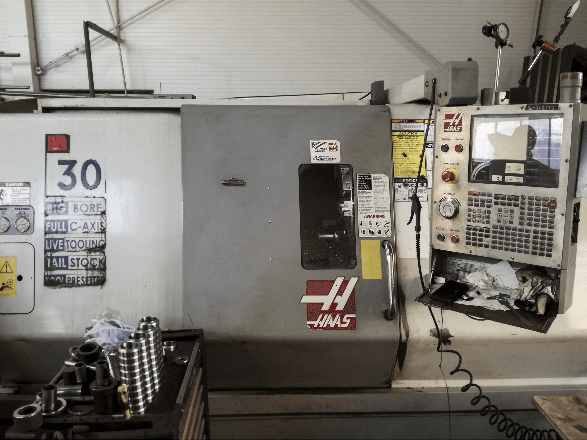 Mašīnas HAAS SL-30TBHE pretskats