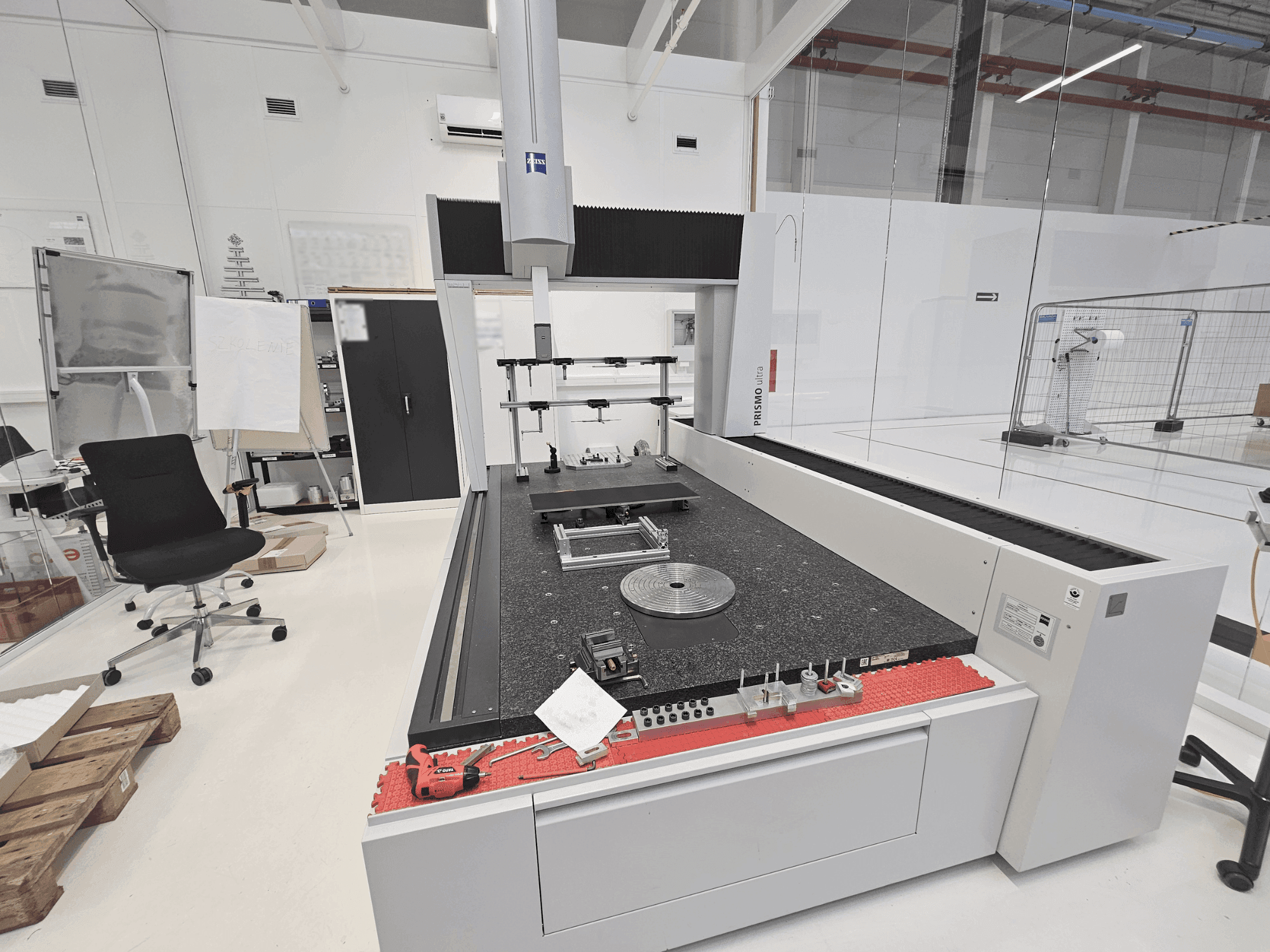 Mašīnas ZEISS PRISMO 12/24/10 ultra pretskats