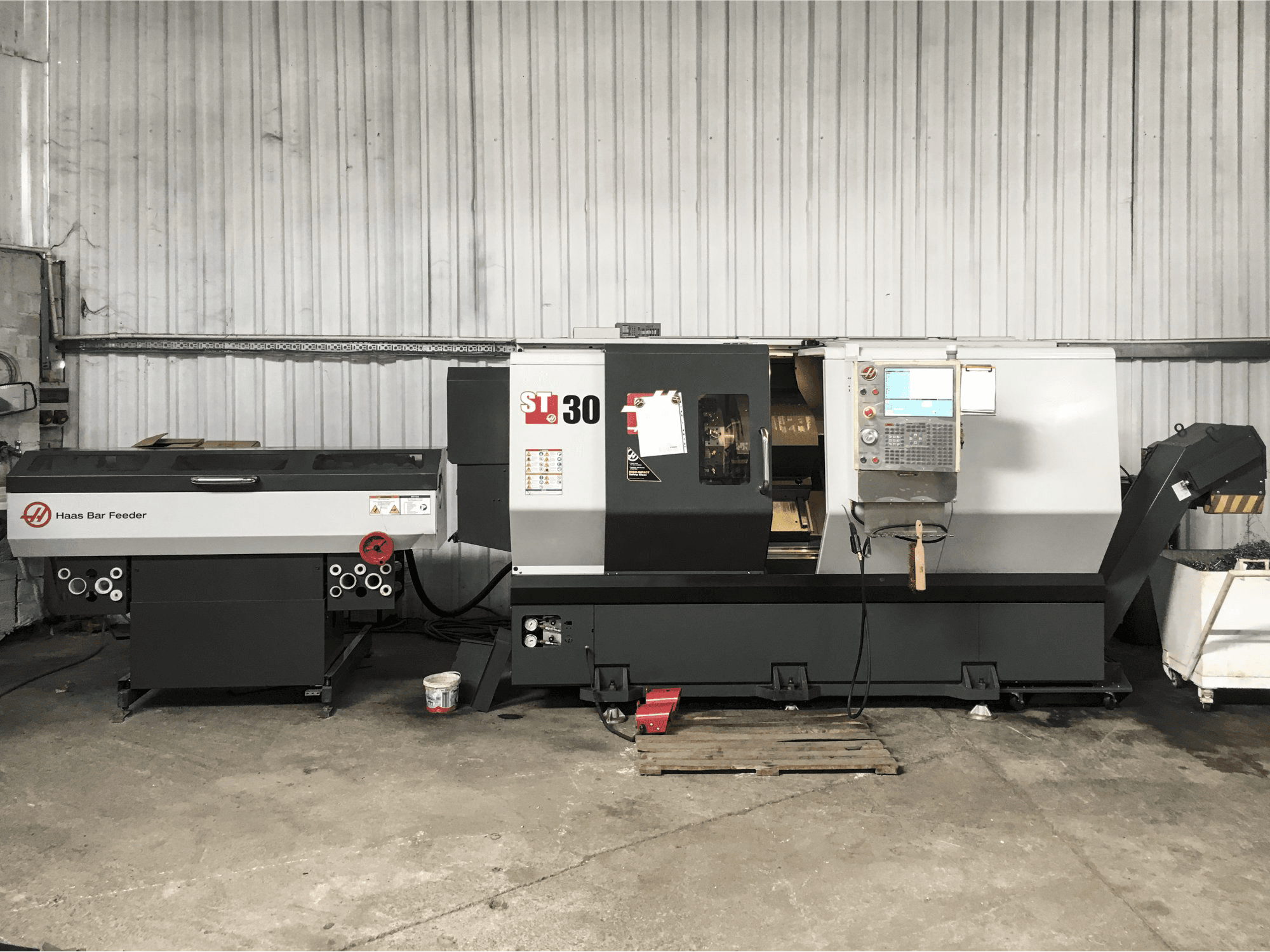 Mašīnas HAAS ST-30 pretskats