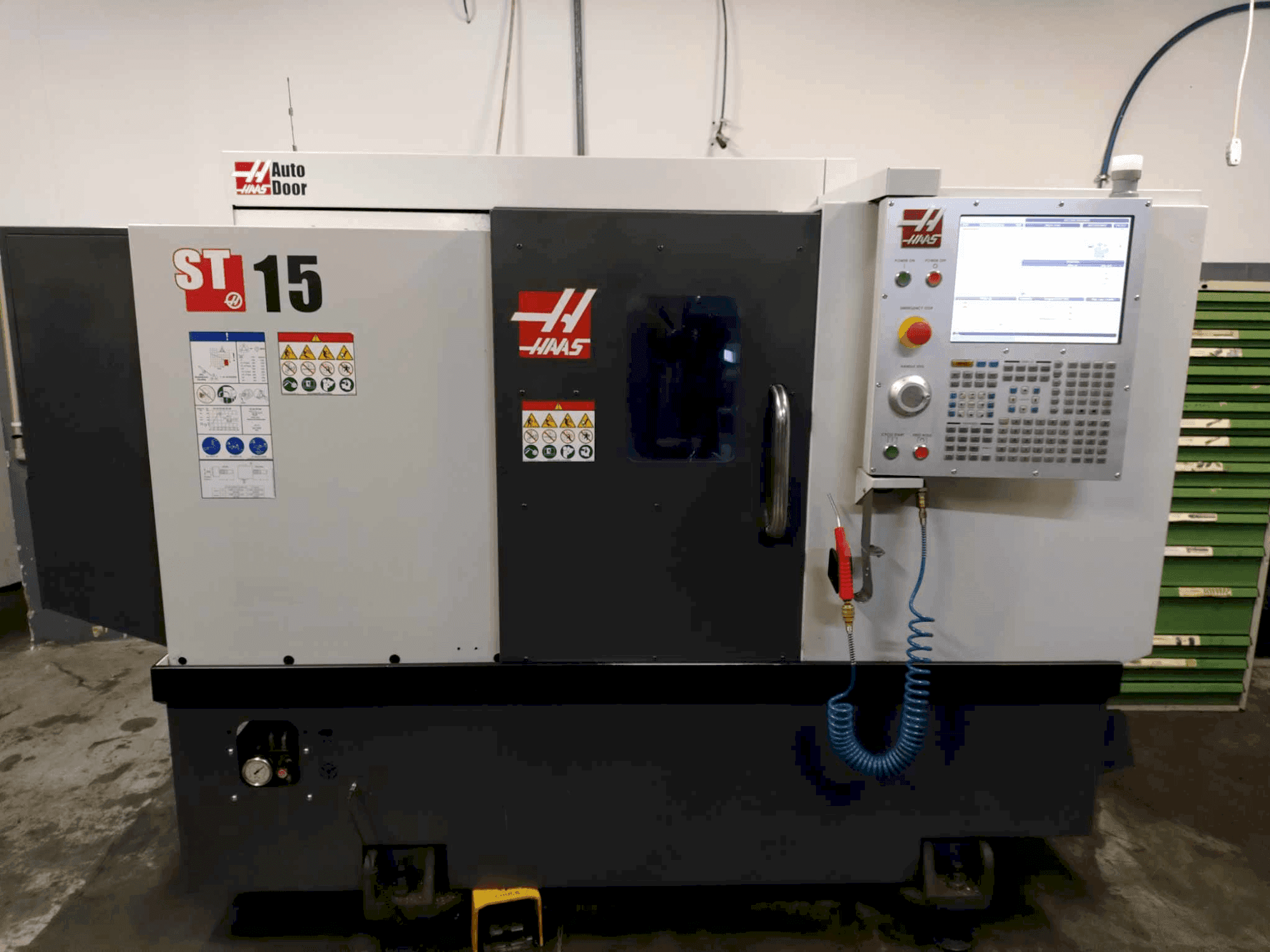 Mašīnas HAAS ST-15 pretskats