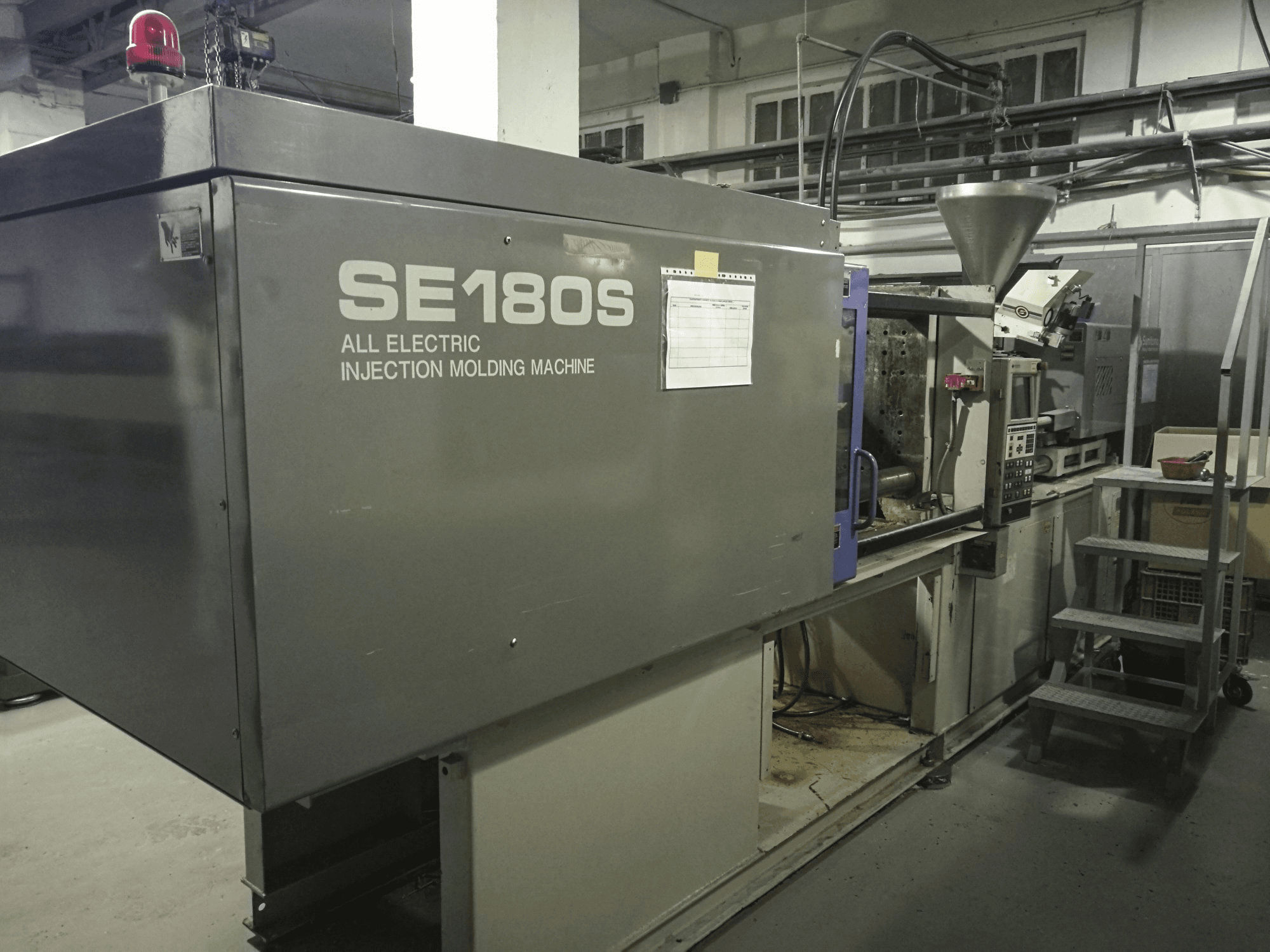 Mašīnas Sumitomo SE180S skats no kreisās puses