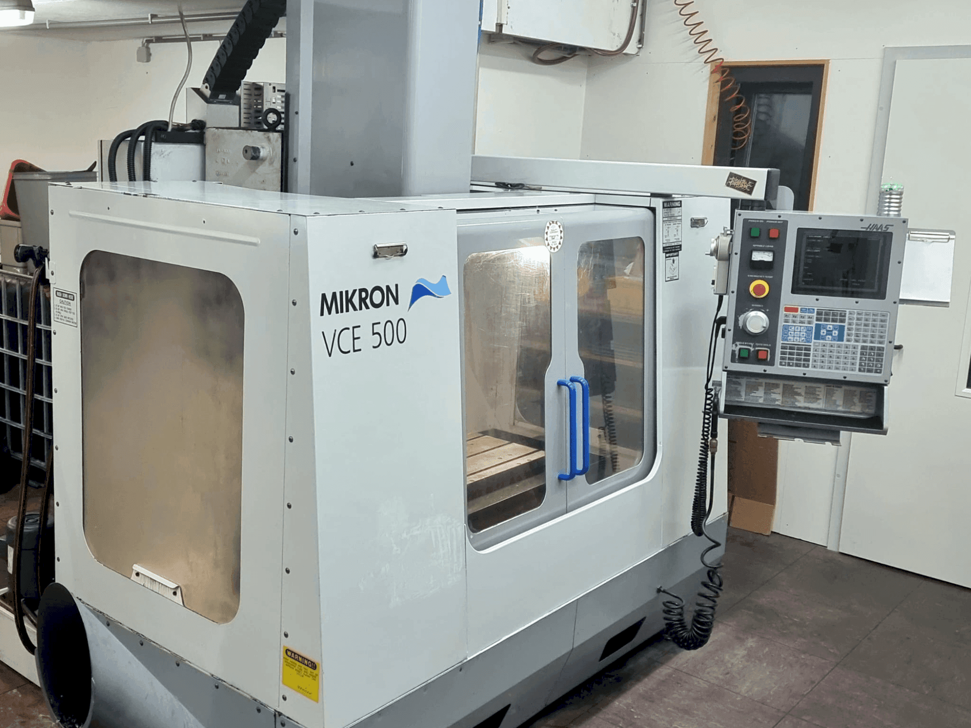 Mašīnas HAAS VCE 550 pretskats