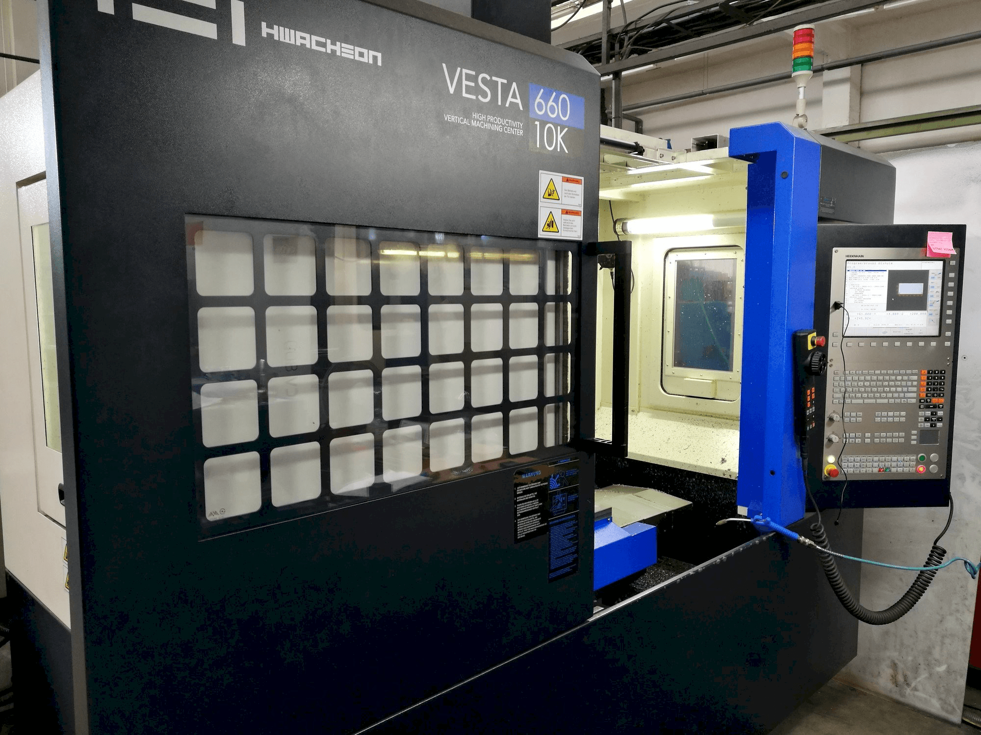 Mašīnas HWACHEON Vesta-600 pretskats