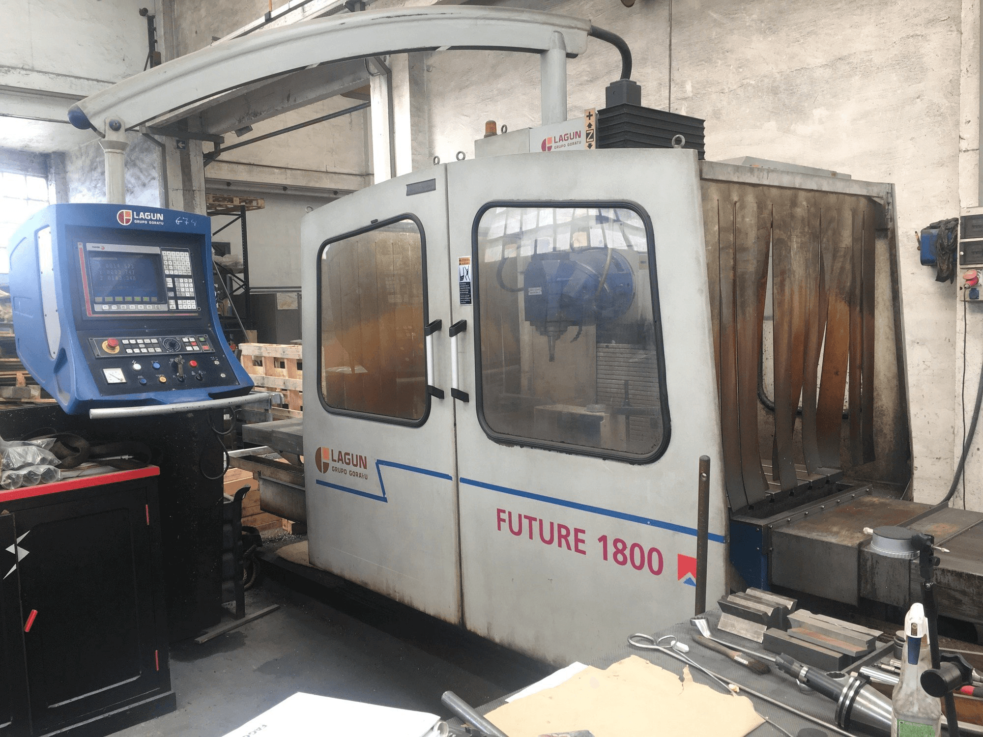 Mašīnas LAGUN Future 1800 pretskats
