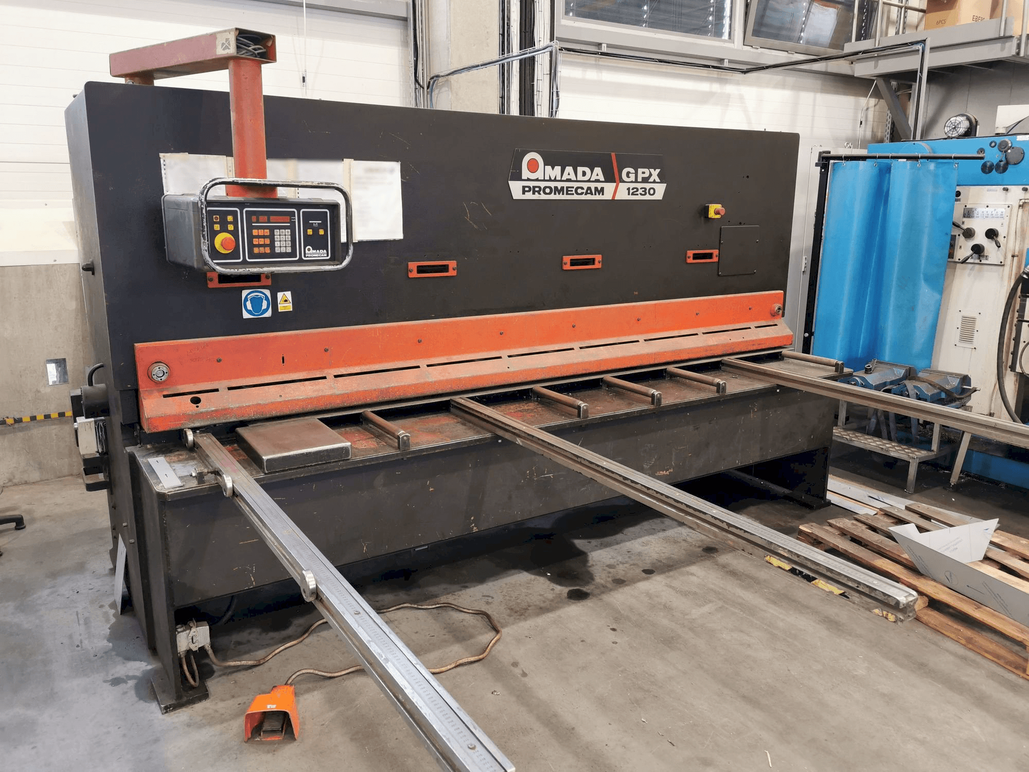 Mašīnas AMADA GPX 1230 pretskats