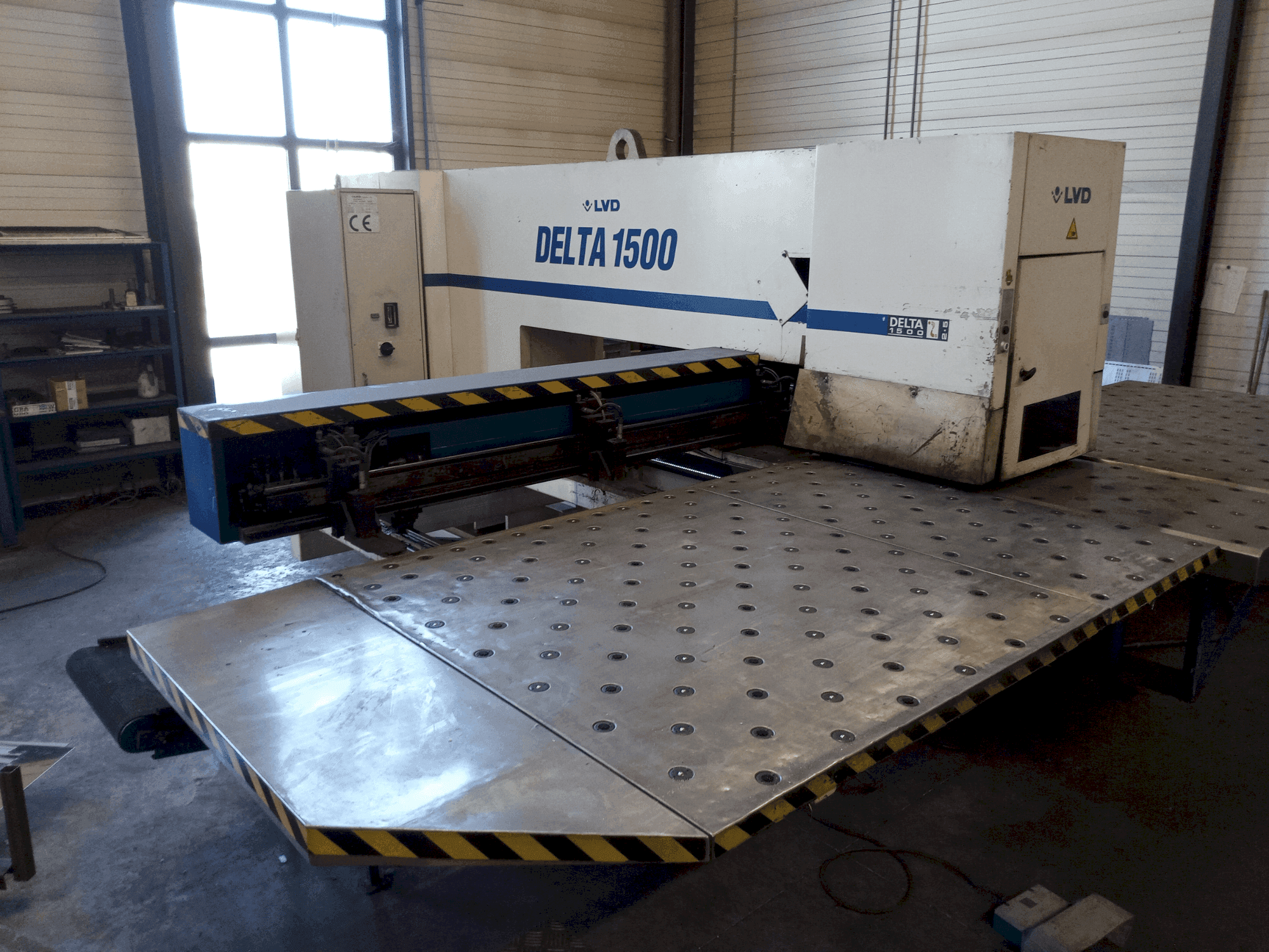 Mašīnas LVD DELTA 1500 LB pretskats