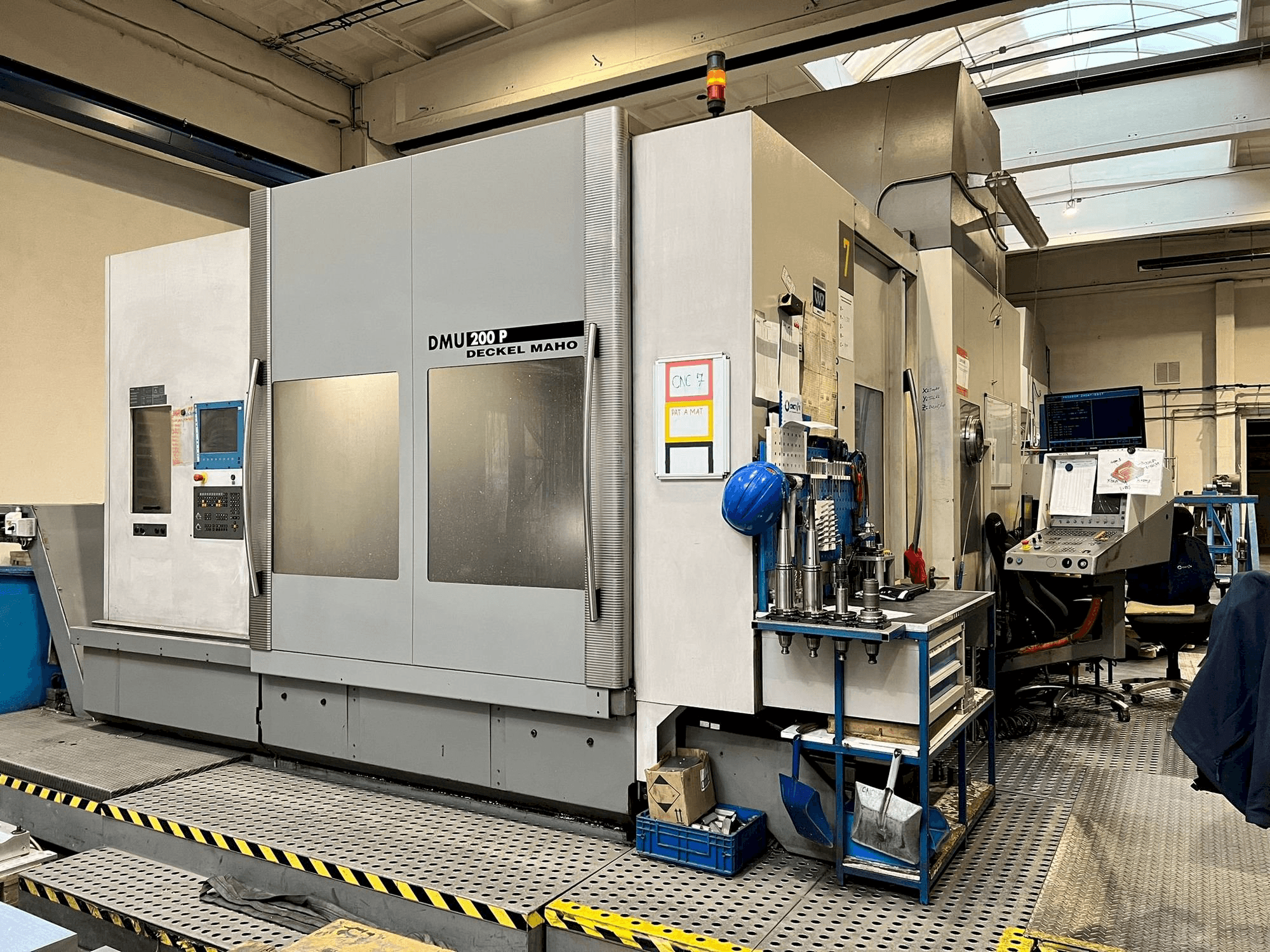 Mašīnas DECKEL MAHO DMU 200P pretskats