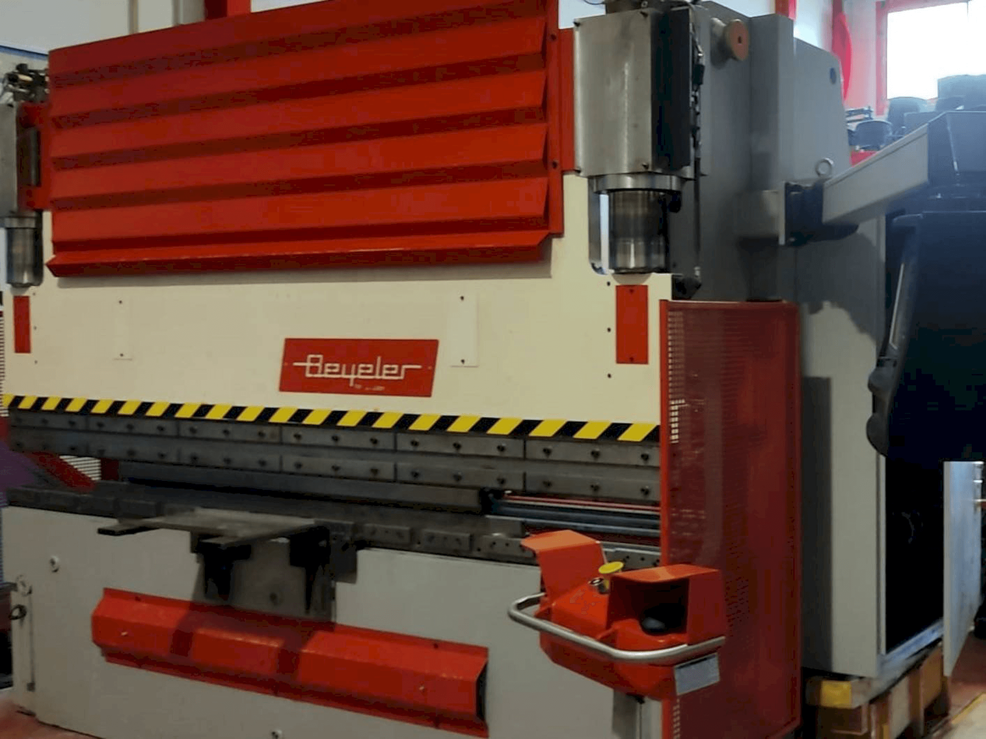 Mašīnas BEYELER PR6 1500 x 3100 pretskats