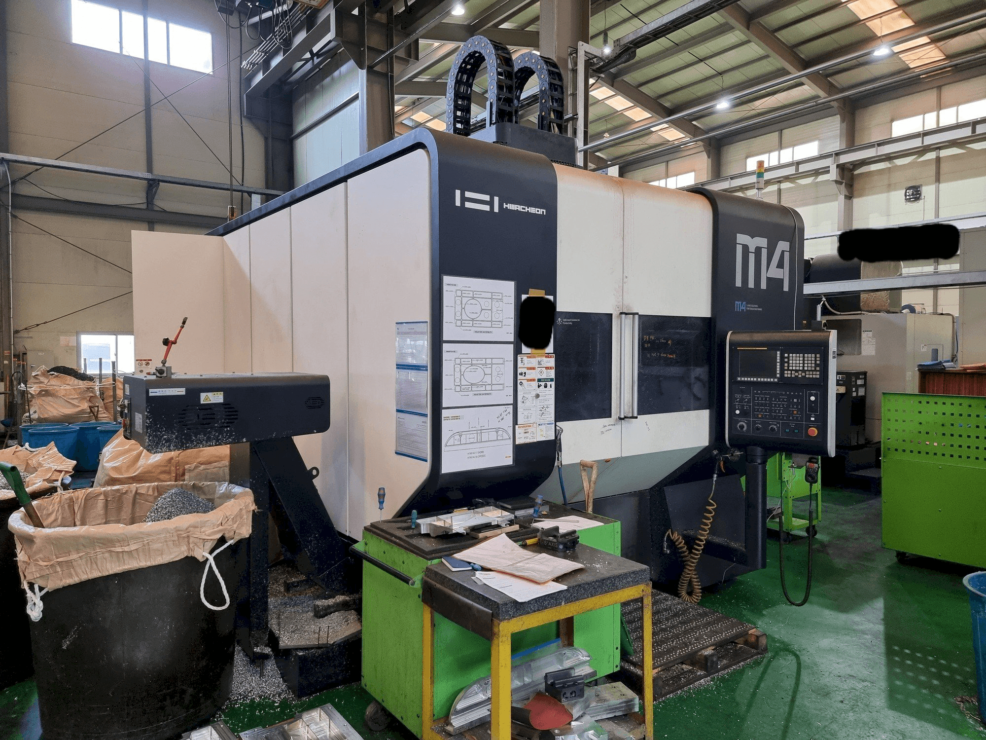 Mašīnas HWACHEON M4-5AX pretskats