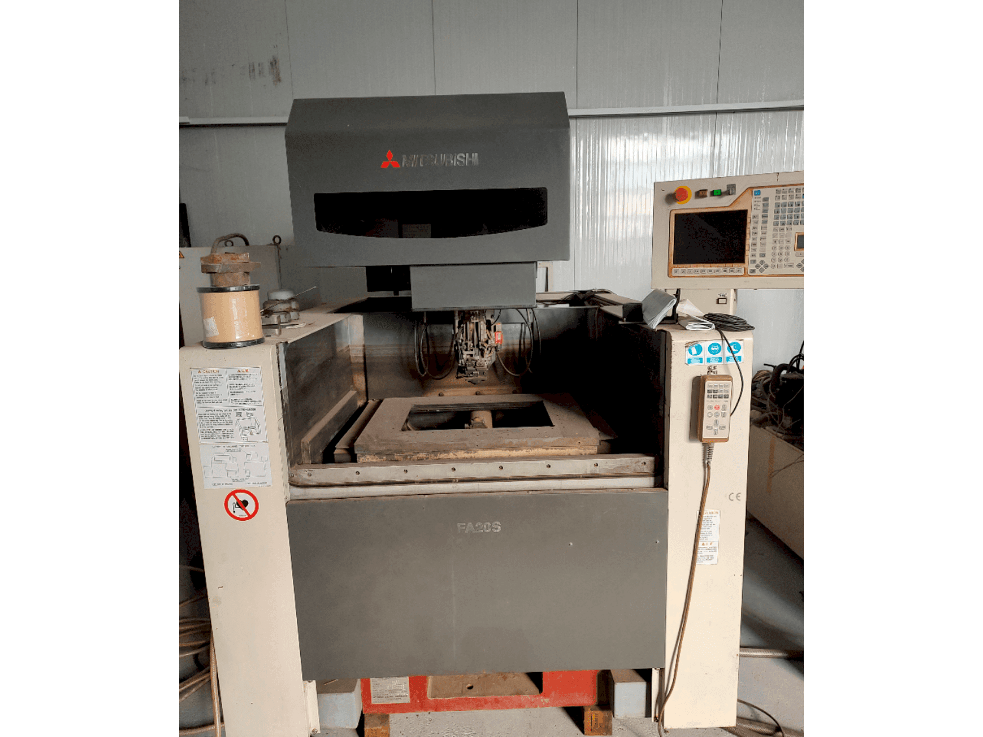 Mašīnas Mitsubishi FA20SM pretskats