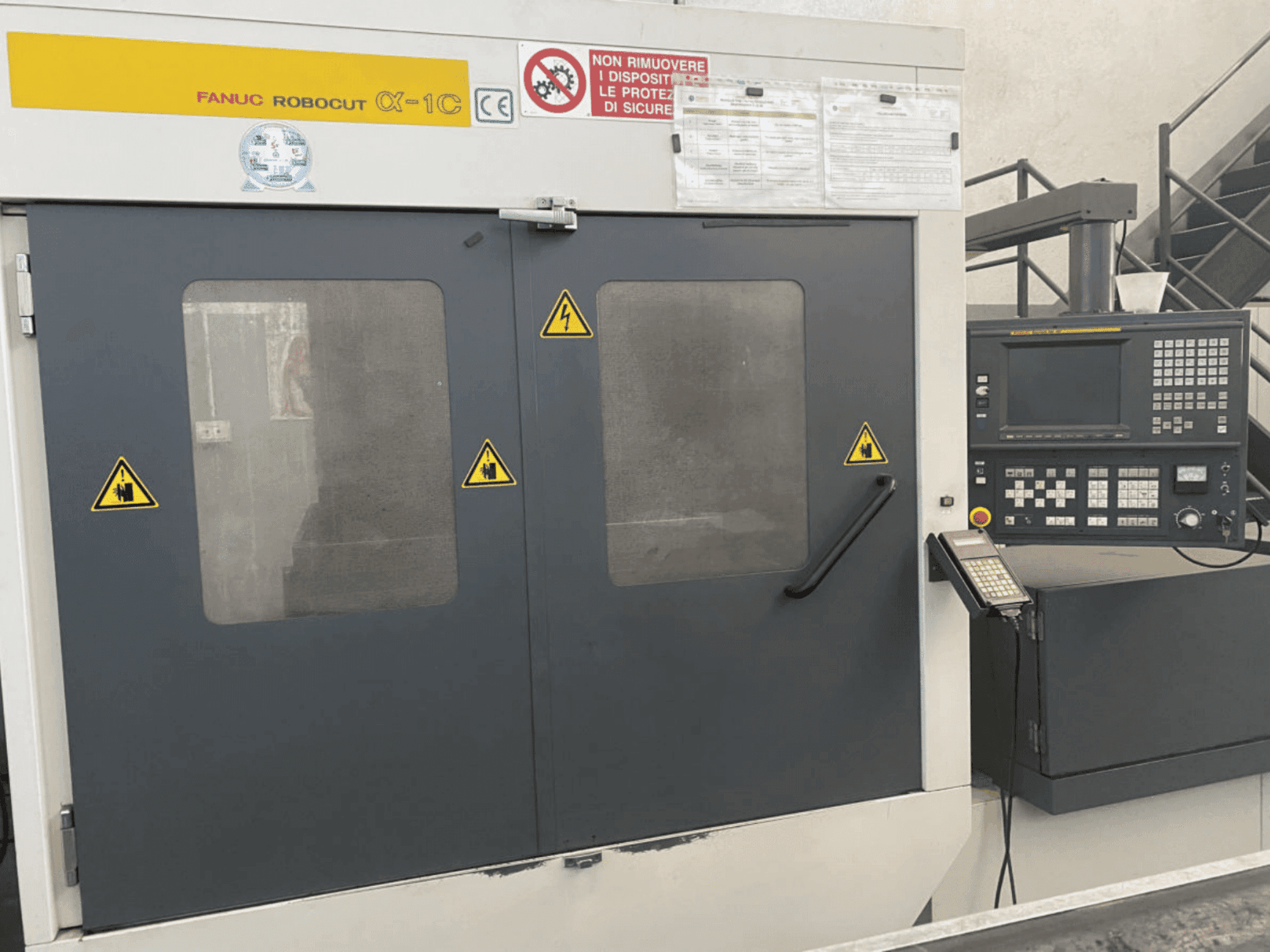 Mašīnas FANUC Robocut alpha-1C pretskats