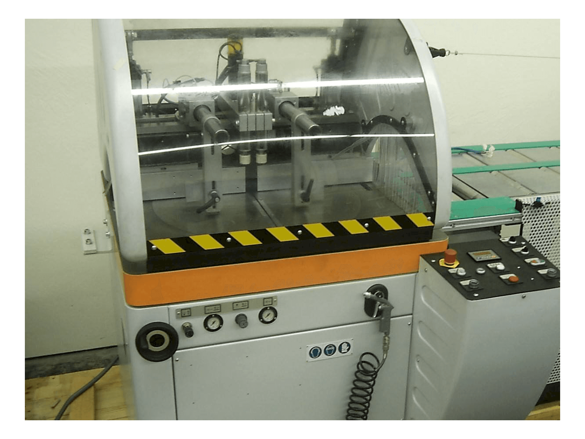 Mašīnas KASTO alu U 20 pretskats