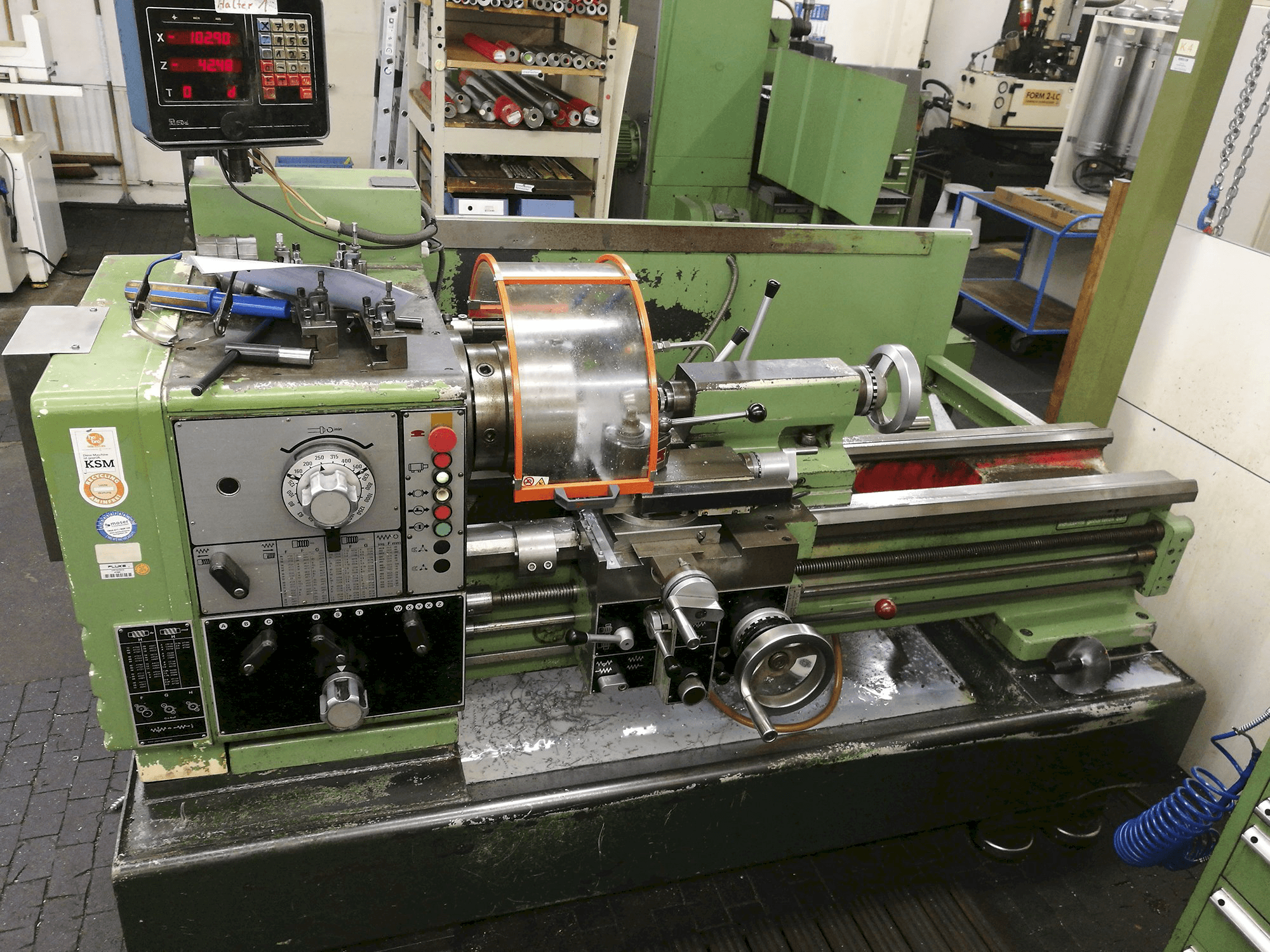 Mašīnas Harrison M400 pretskats