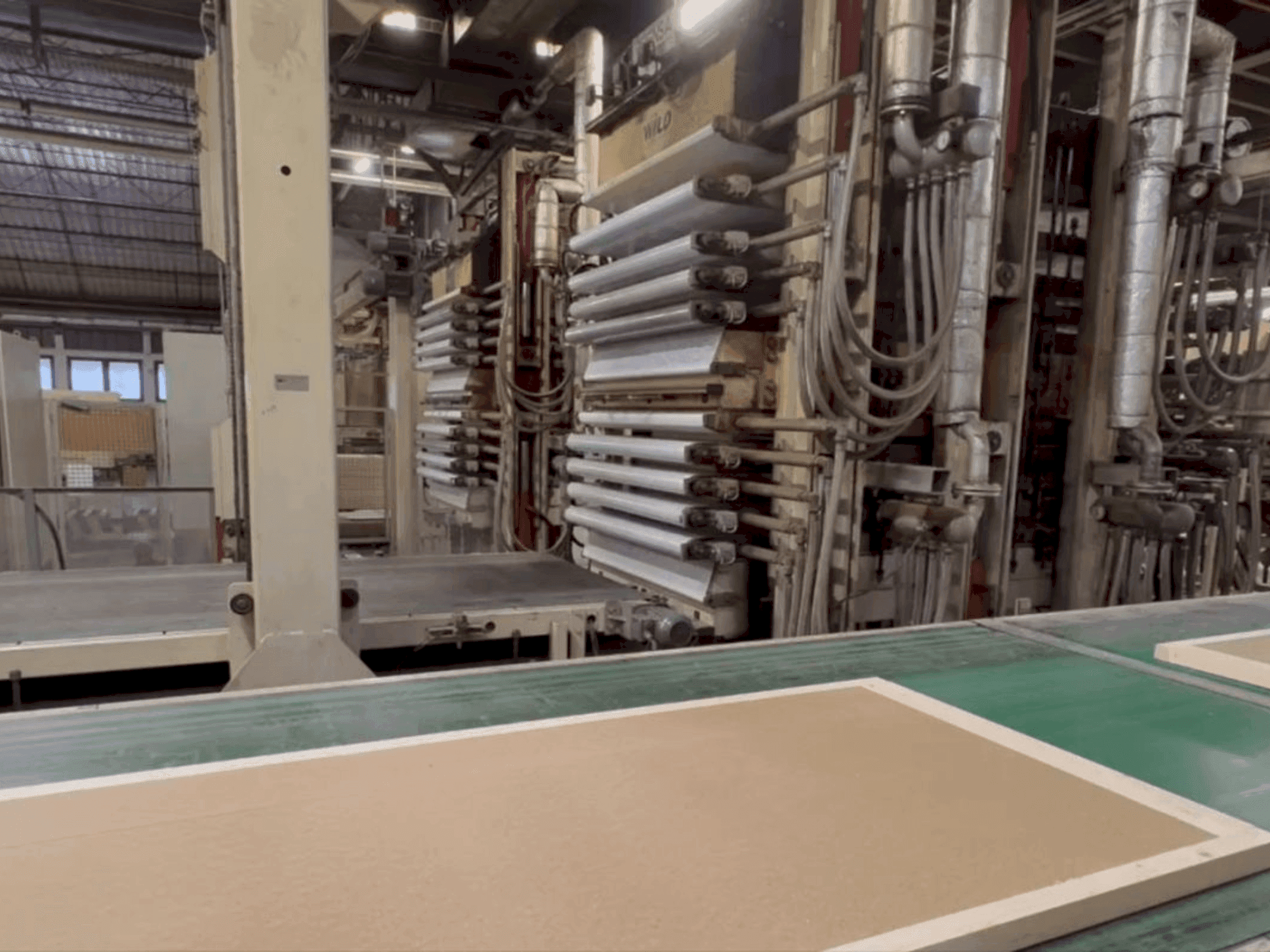 Mašīnas WILD Door leaf press line pretskats