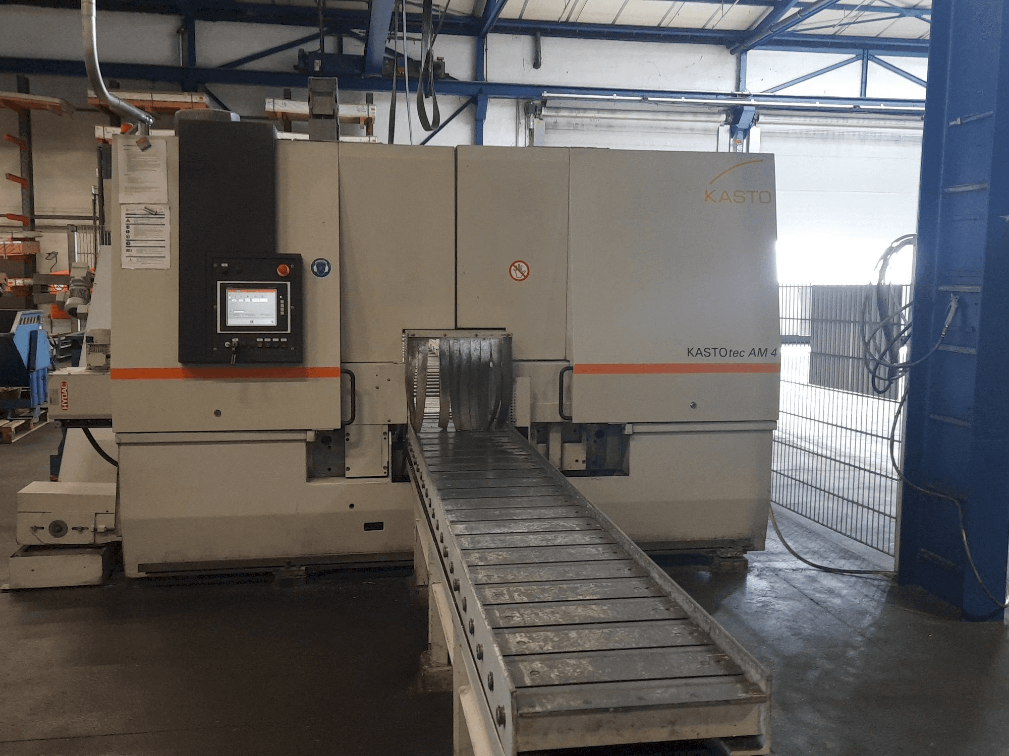 Mašīnas KASTO tec AM 4 pretskats