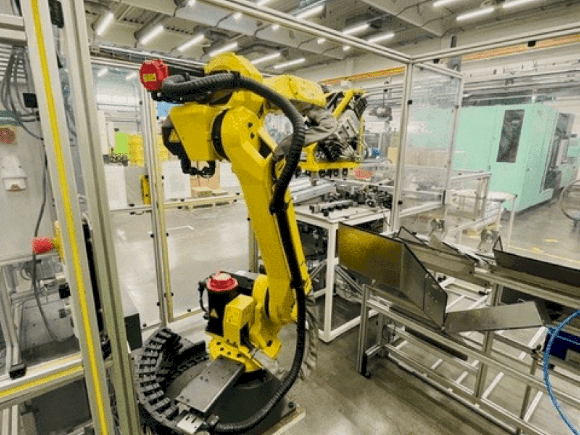 Mašīnas FANUC M-20ia 35M pretskats