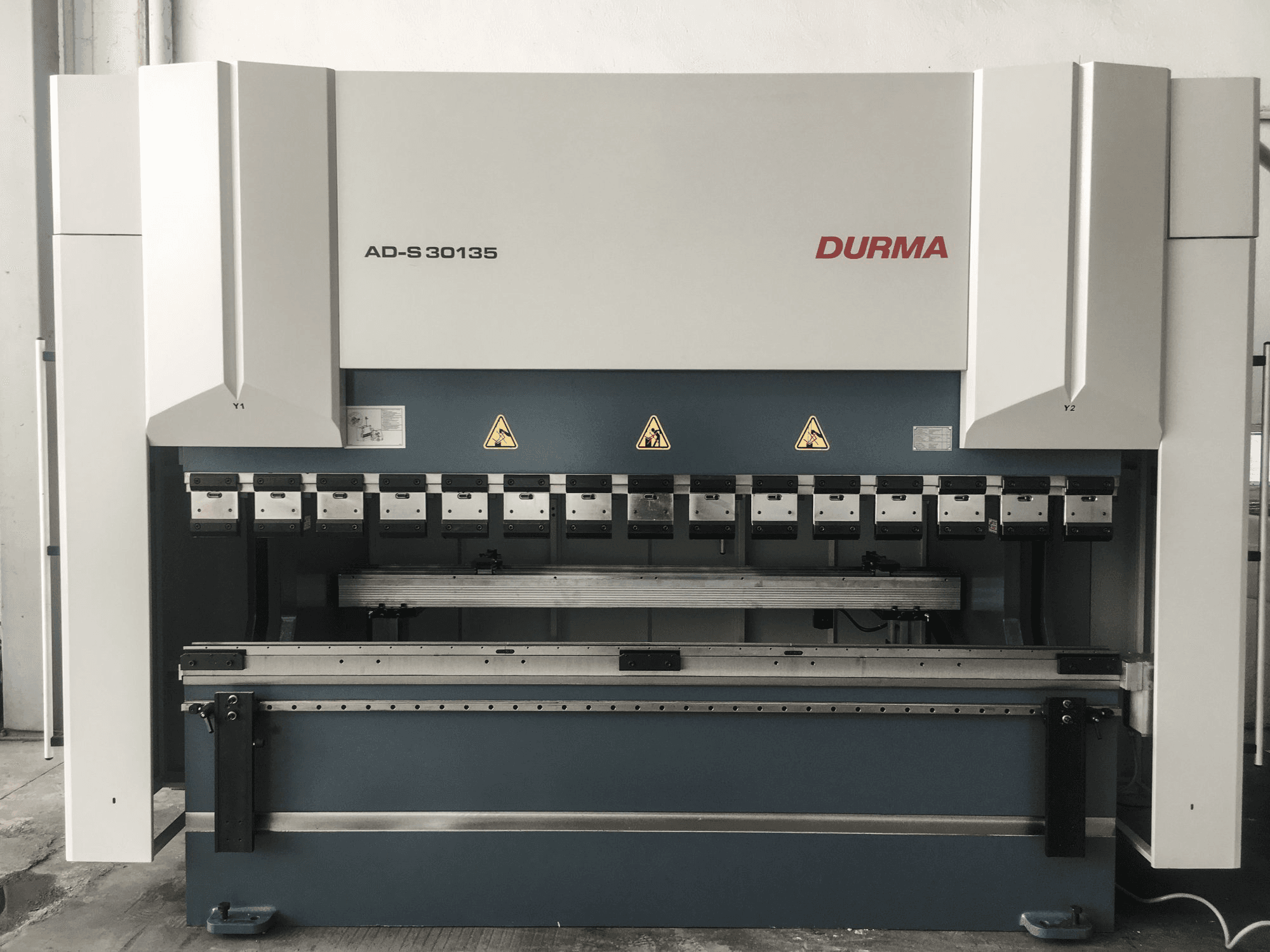 Mašīnas Durma AD-S 30135 pretskats