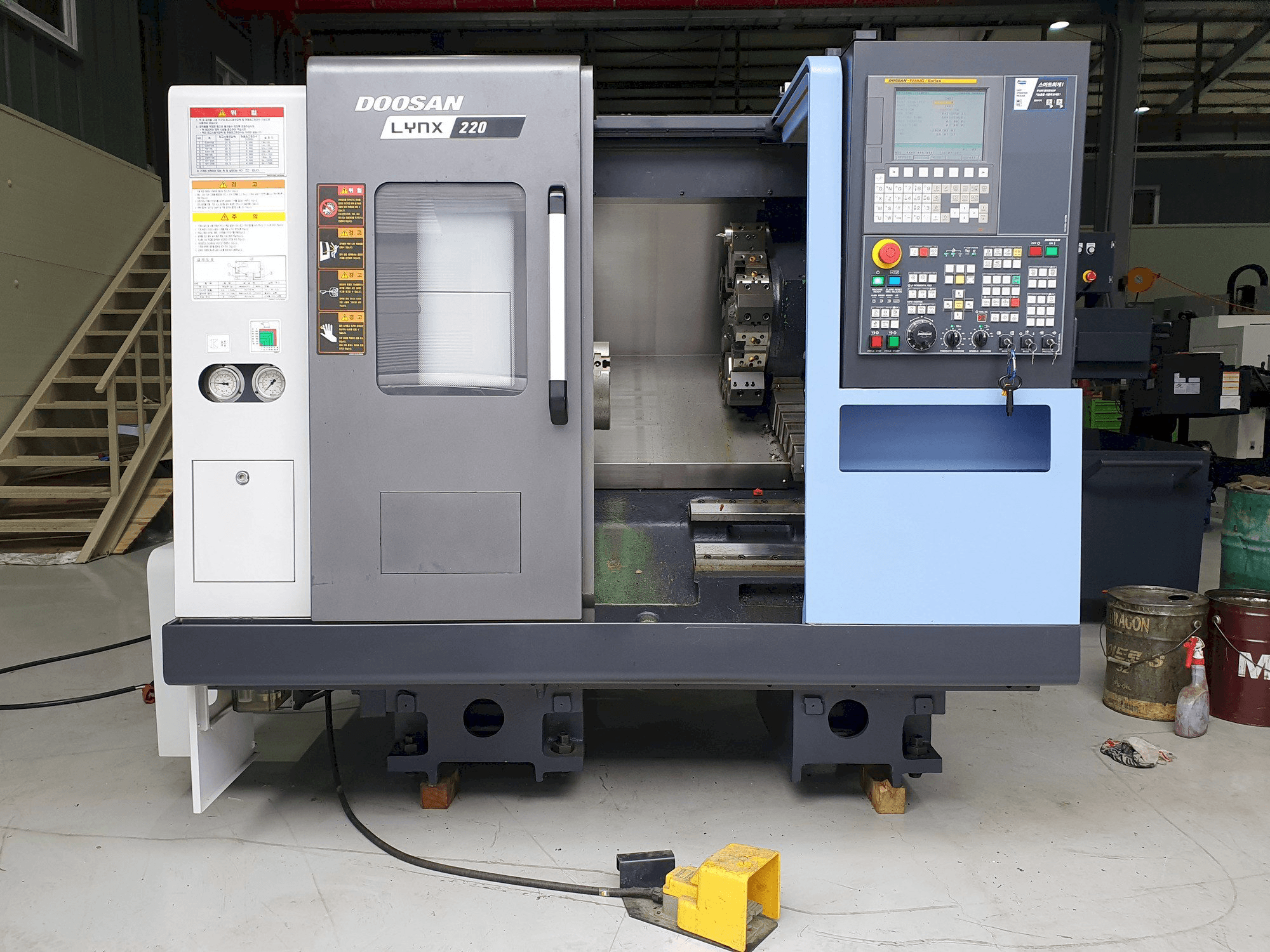 Mašīnas Doosan LYNX220C pretskats