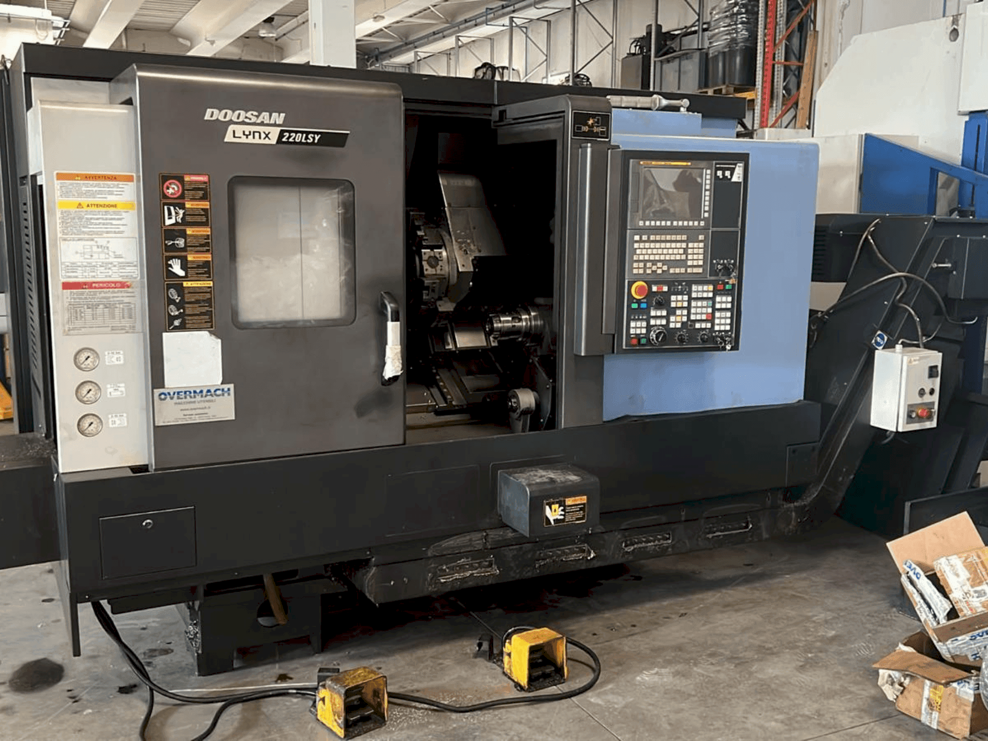 Mašīnas DOOSAN DOOSAN LYNX 220LSY pretskats