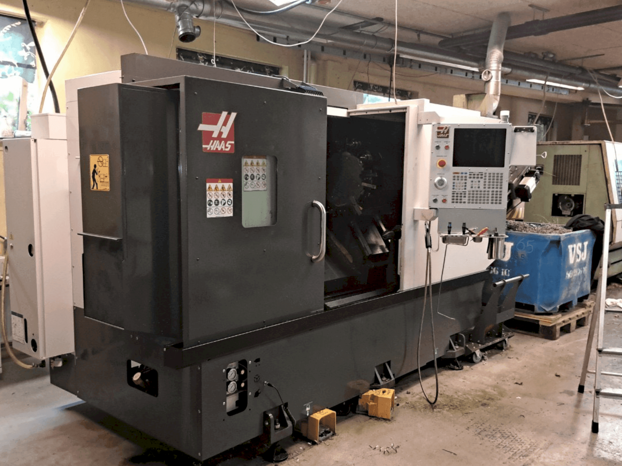 Mašīnas HAAS ST-30 Y pretskats