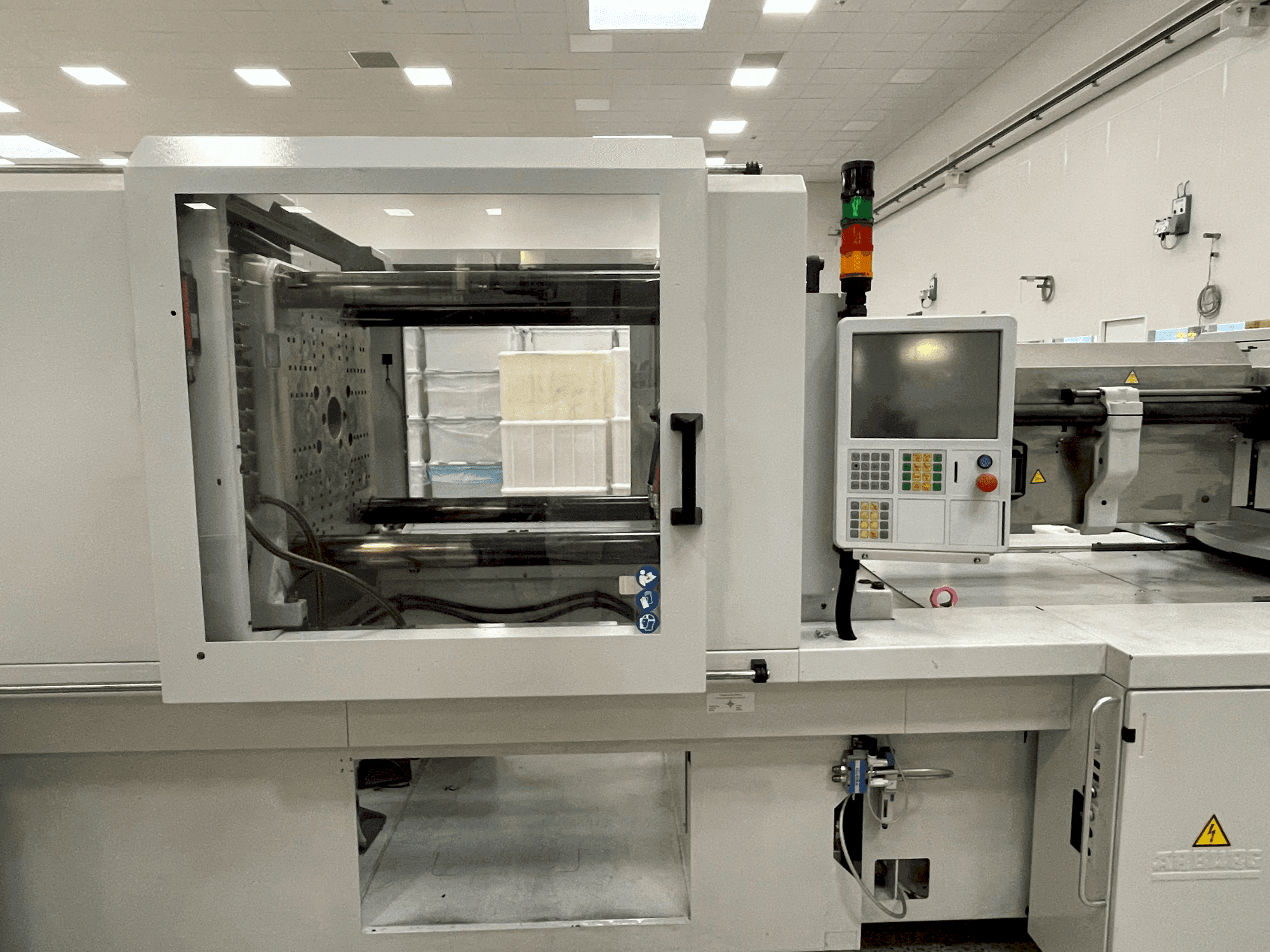 Mašīnas Arburg Allrounder 570 H 2000-1300 pretskats