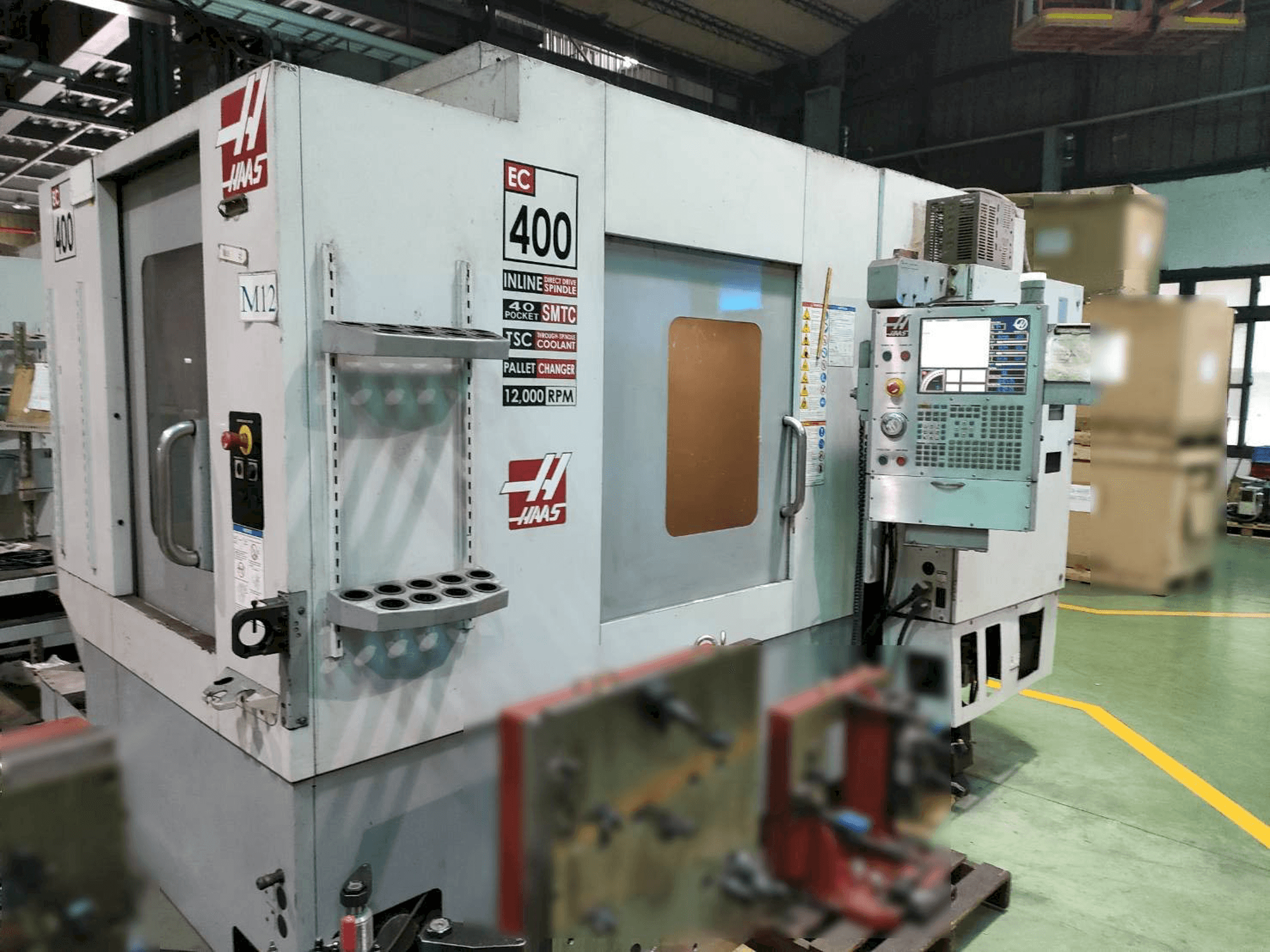 Mašīnas HAAS EC-400 pretskats