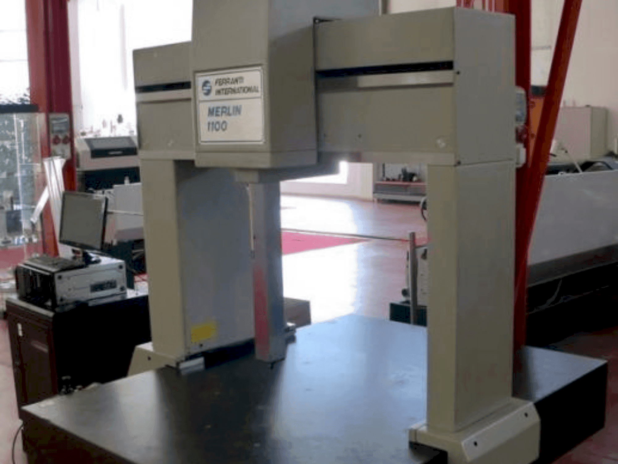 Mašīnas FERRANTI INTERNATIONAL MERLIN 1100 pretskats