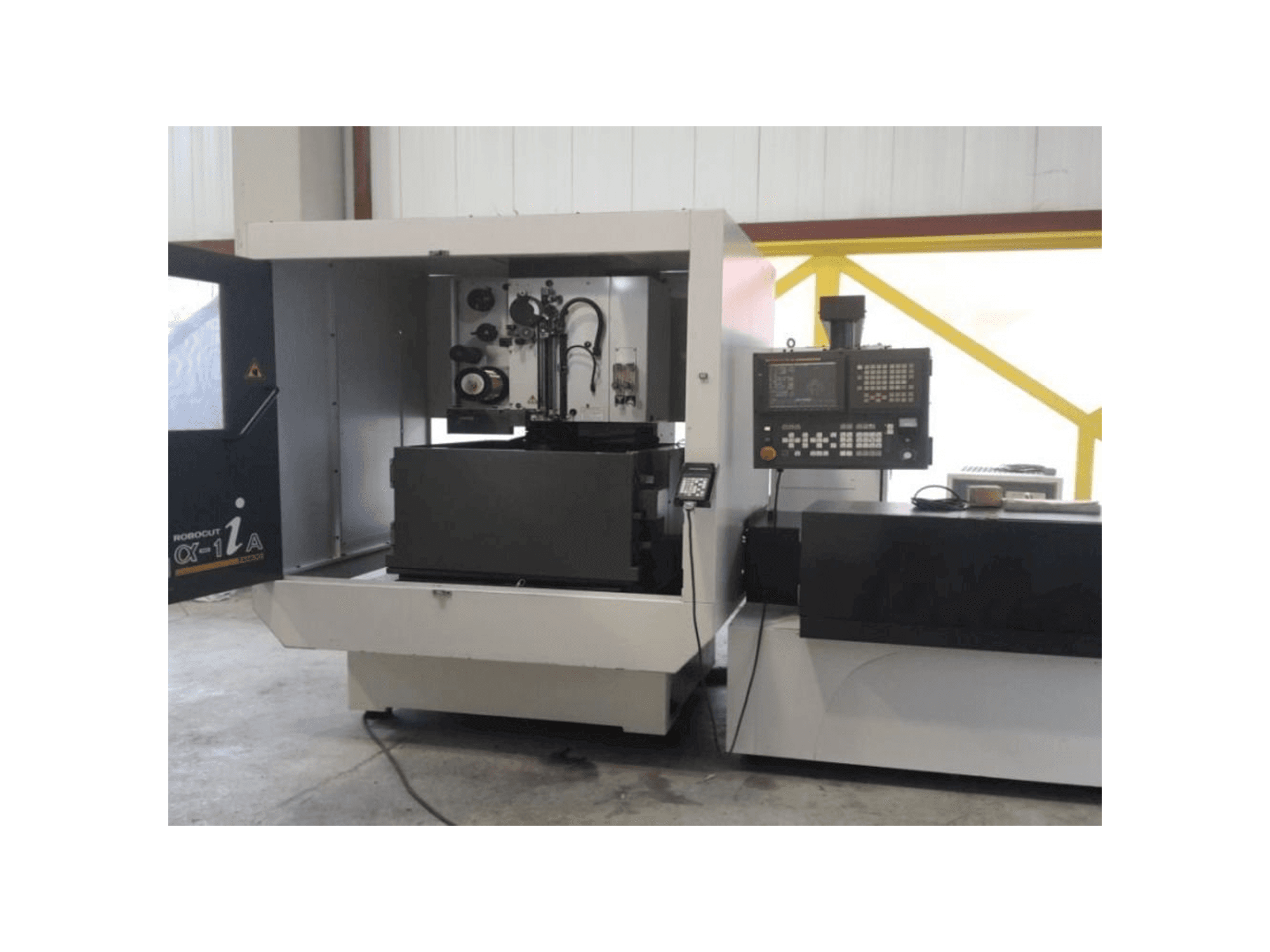 Mašīnas FANUC Robocut α-1iA pretskats
