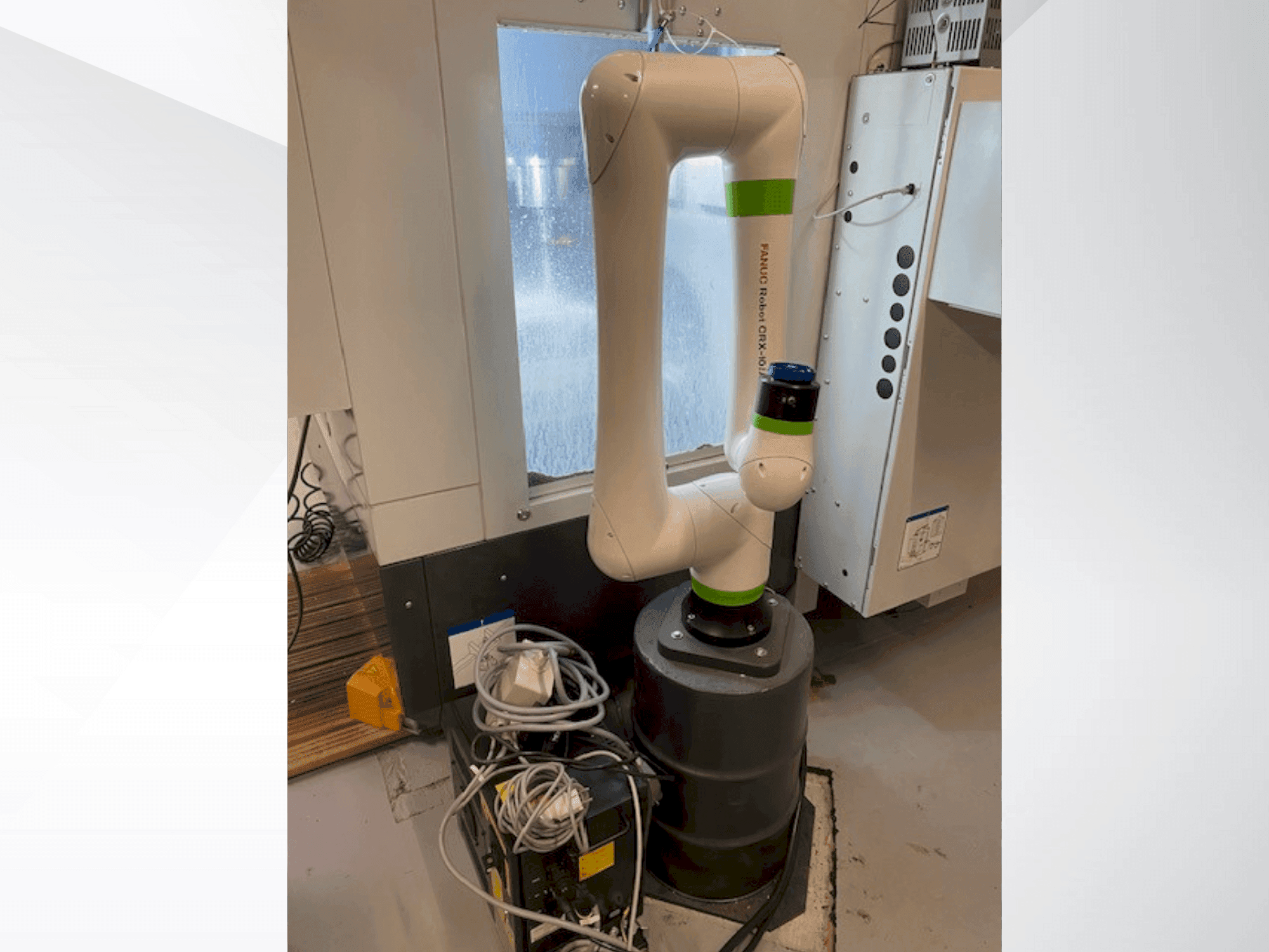 Mašīnas FANUC CRX10iA pretskats