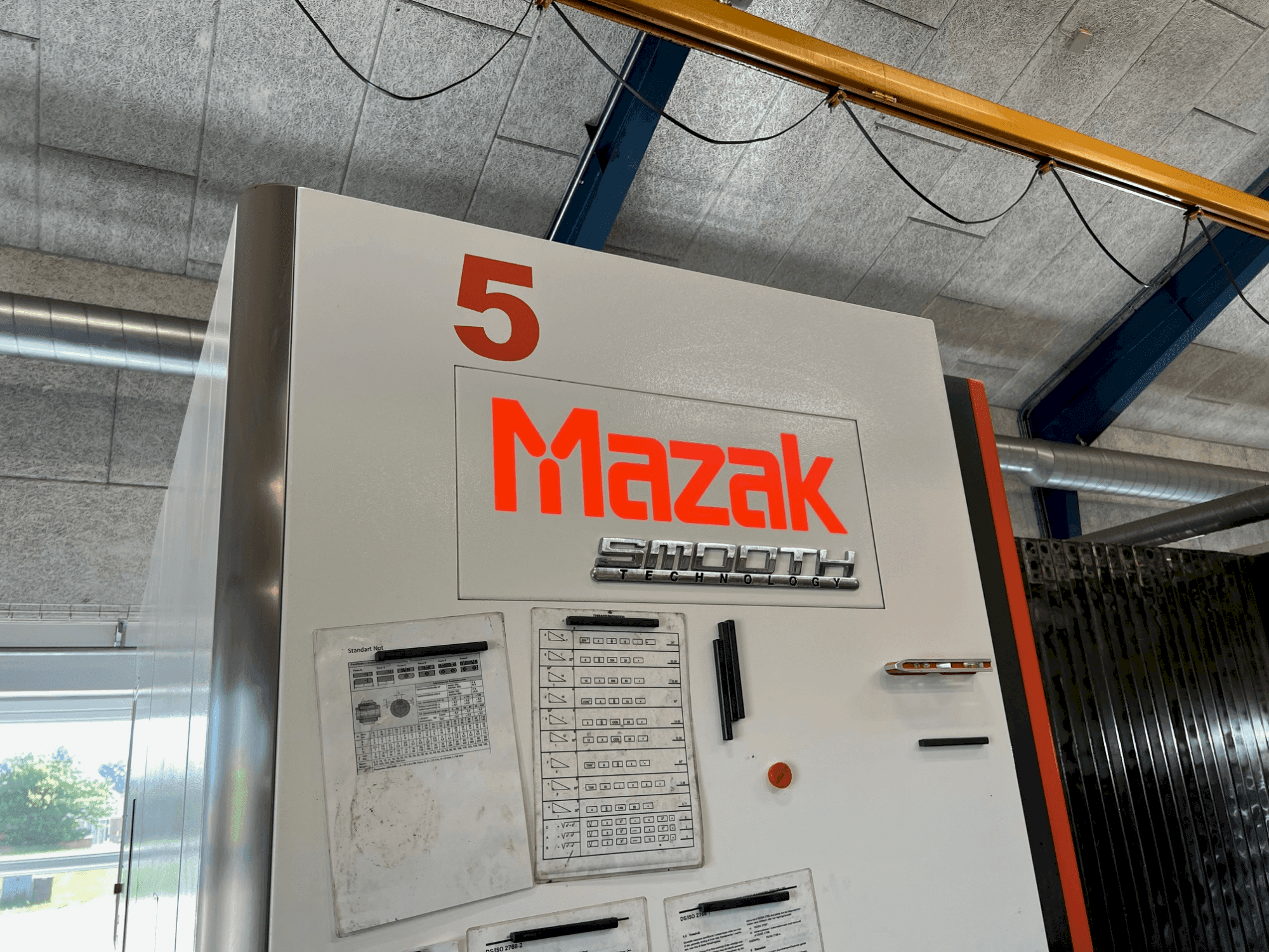 Mašīnas Mazak VTC-530C pretskats