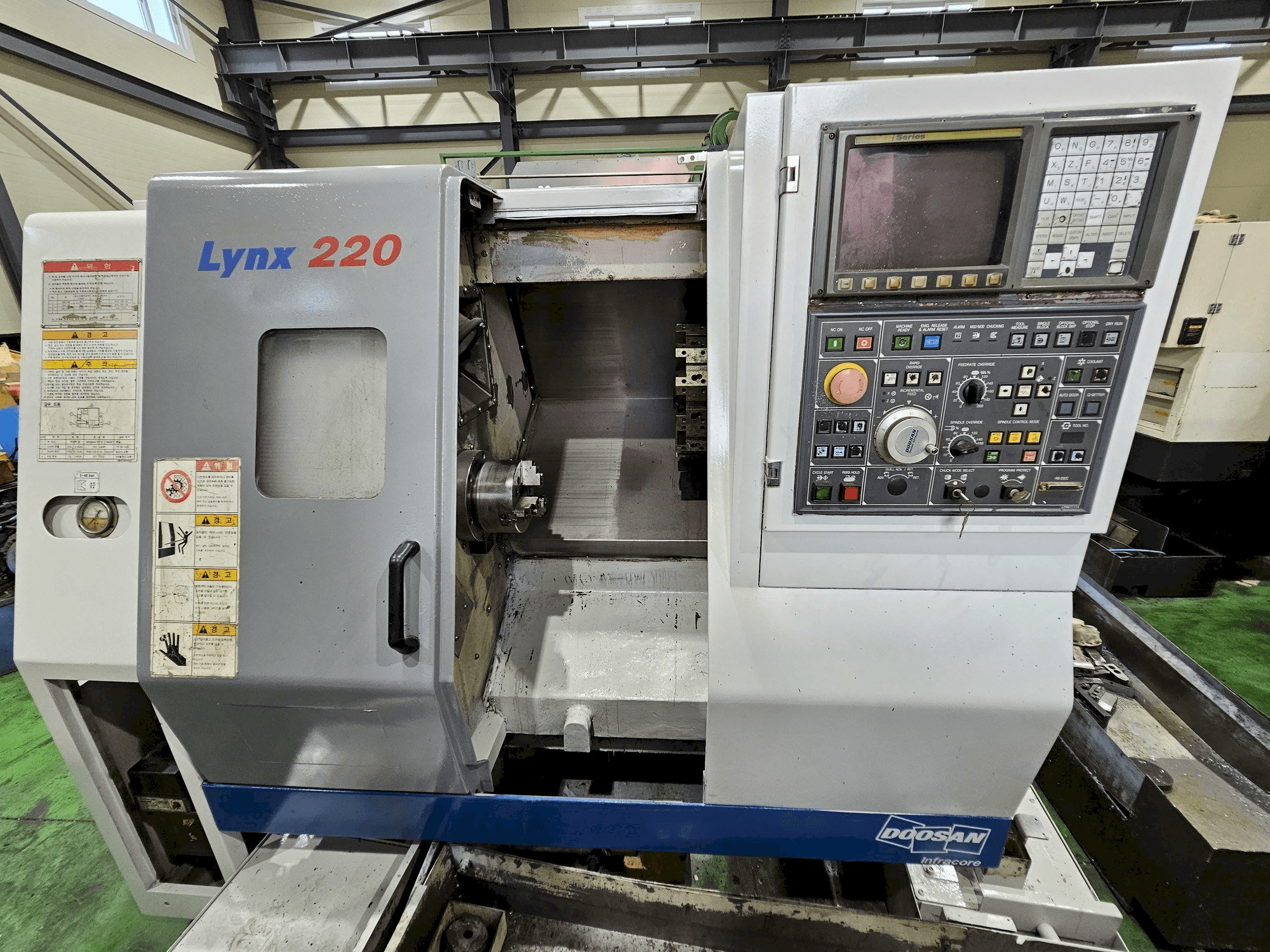 Mašīnas Doosan Lynx 220A pretskats