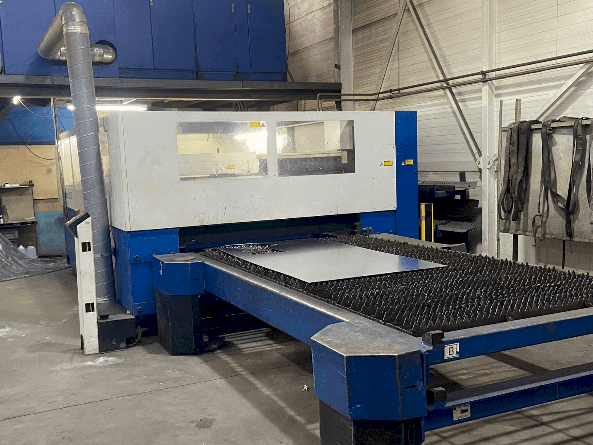 Mašīnas TRUMPF TruLaser 3030 pretskats