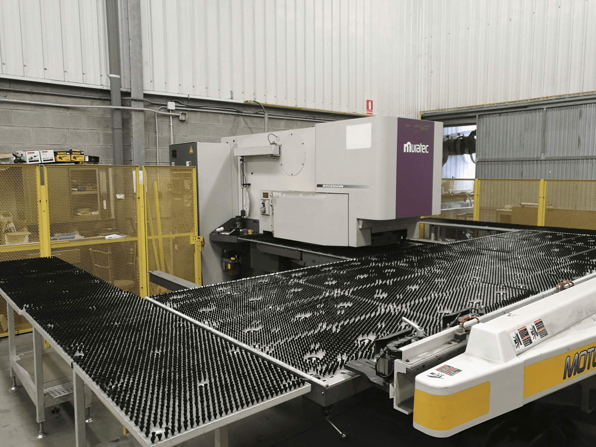 Mašīnas Murata Wiedemann M-2558-T skats no kreisās puses